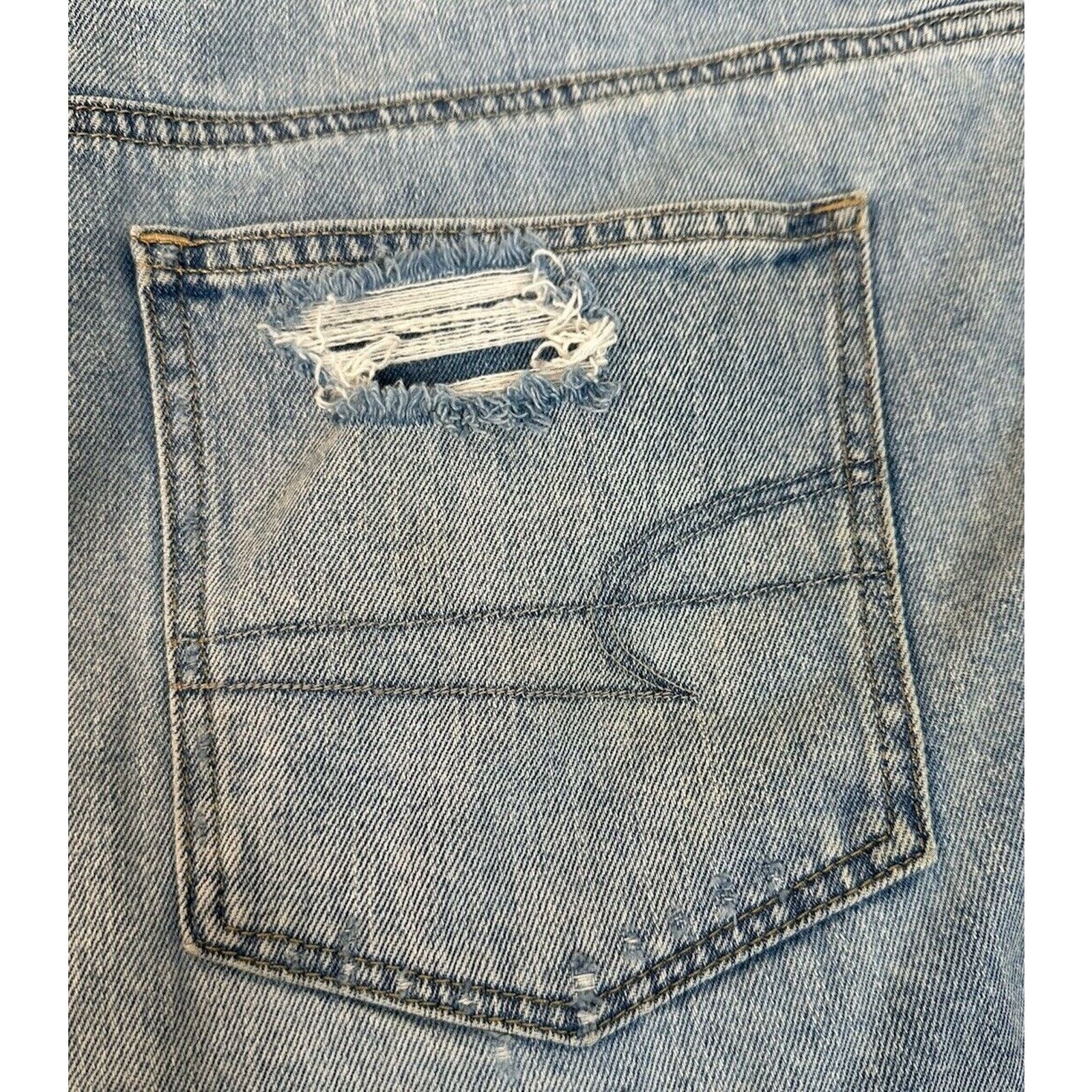 American Eagle Outfitters American Eagle Comfort Stretch Mom Jean Shorts Distressed16 Size 38" / US 16 / IT 52 - 8 Thumbnail