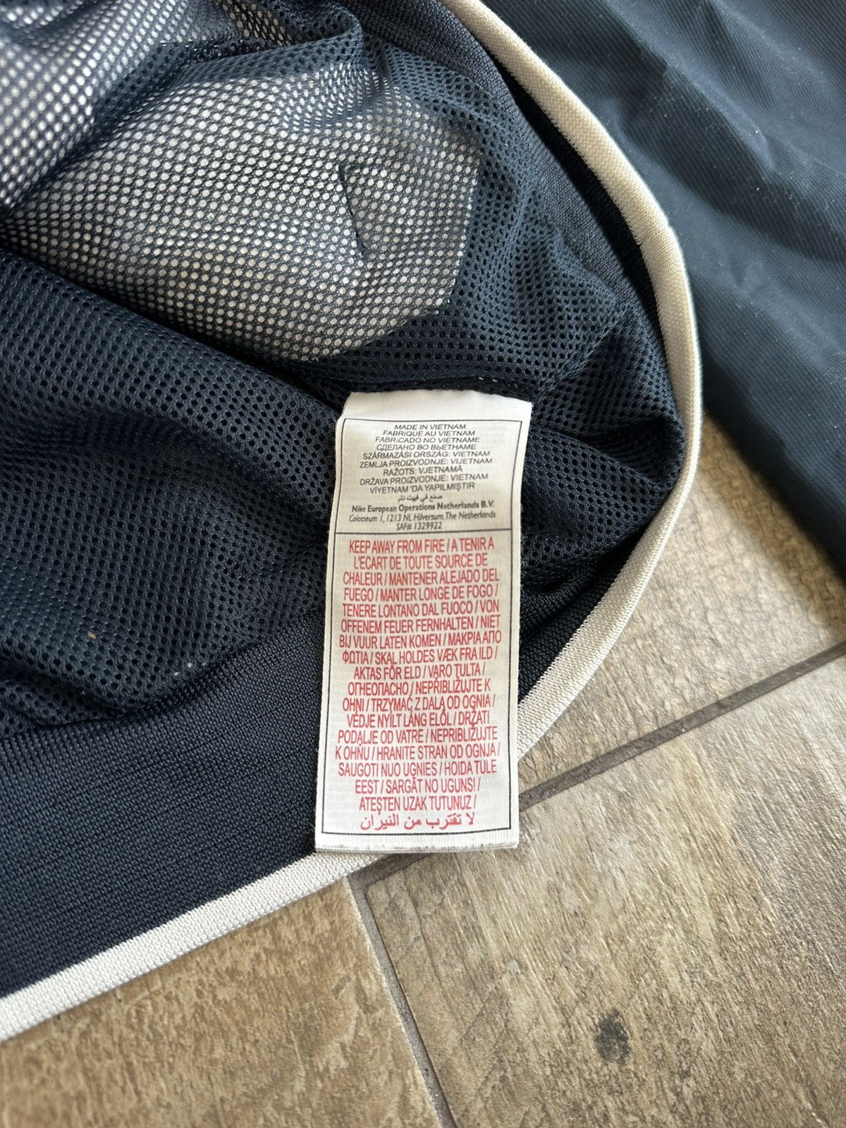 Nike Vintage Nike Dri-FIT Lightweight Jacket – Size L Size US L / EU 52-54 / 3 - 10 Thumbnail