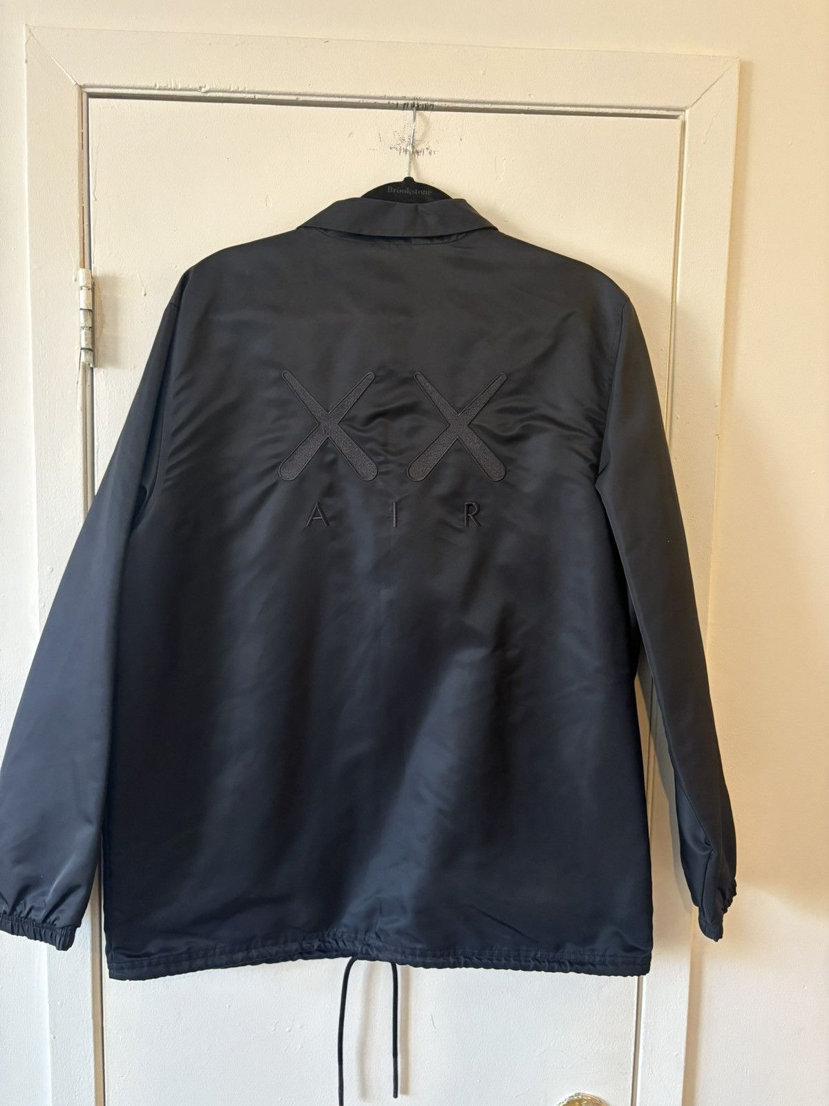 Jordan Brand × Kaws Rare Air Jordan x KAWS Satin Embroidered Coaches Jacket L Size US L / EU 52-54 / 3 - 3 Thumbnail