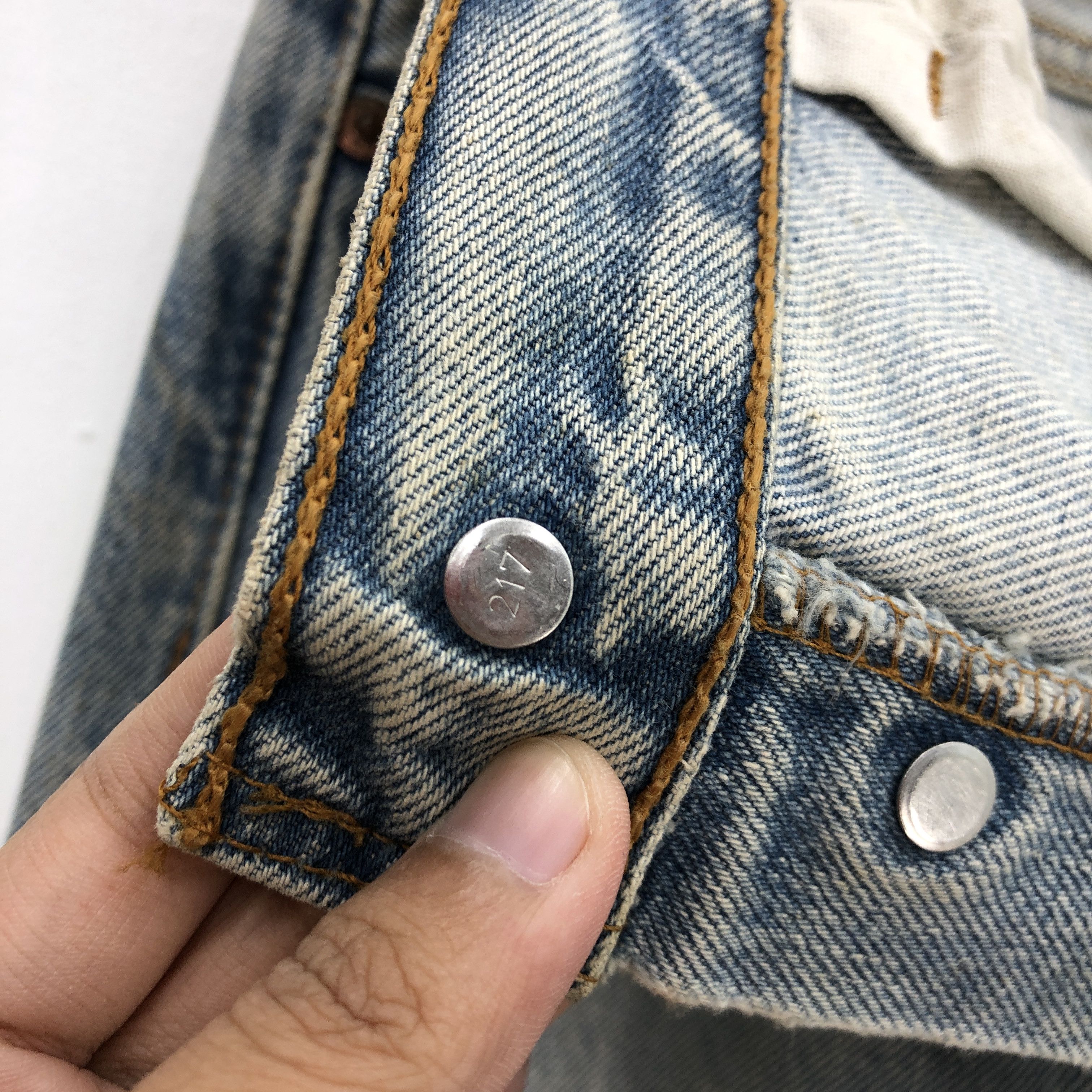 Levi's Vintage Levis 501 Sun Faded Jeans Levi's Light Wash Denim Size US 32 / EU 48 - 6 Thumbnail