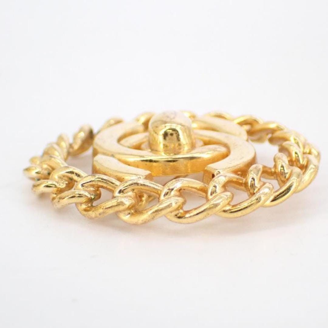 Chanel Vintage CHANEL golden chain frame turn lock CC pin brooch. Size ONE SIZE - 3 Thumbnail