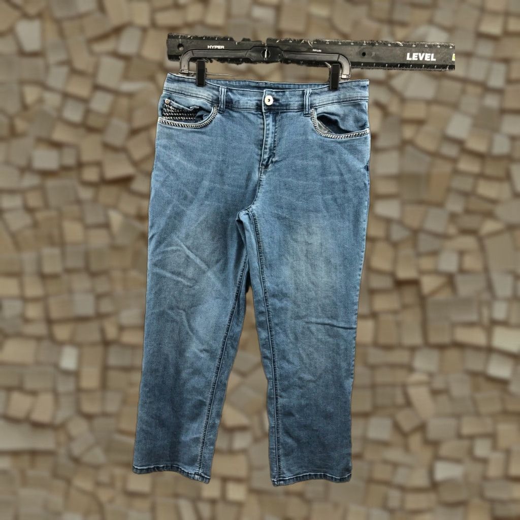 Vintage Christopher & Banks Crop Jeans Size 12 Womens Medium Wash Blue Jeans Crop Style 5-Pocket Regular Rise Belt Loops Denim Cotton Size 34" / US 12 / IT 48 - 1 Thumbnail