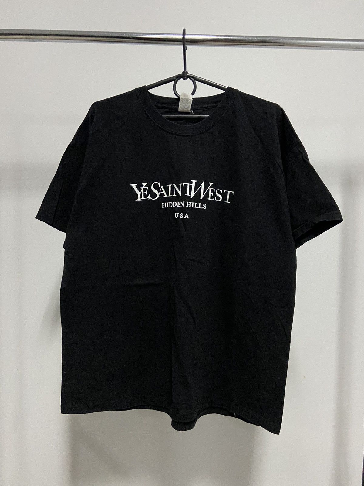 Kanye West × Rap Tees × Vintage YeSaintWest Kanye West Vintage T Shirt Big Logo USA Size US XL / EU 56 / 4 - 1 Thumbnail