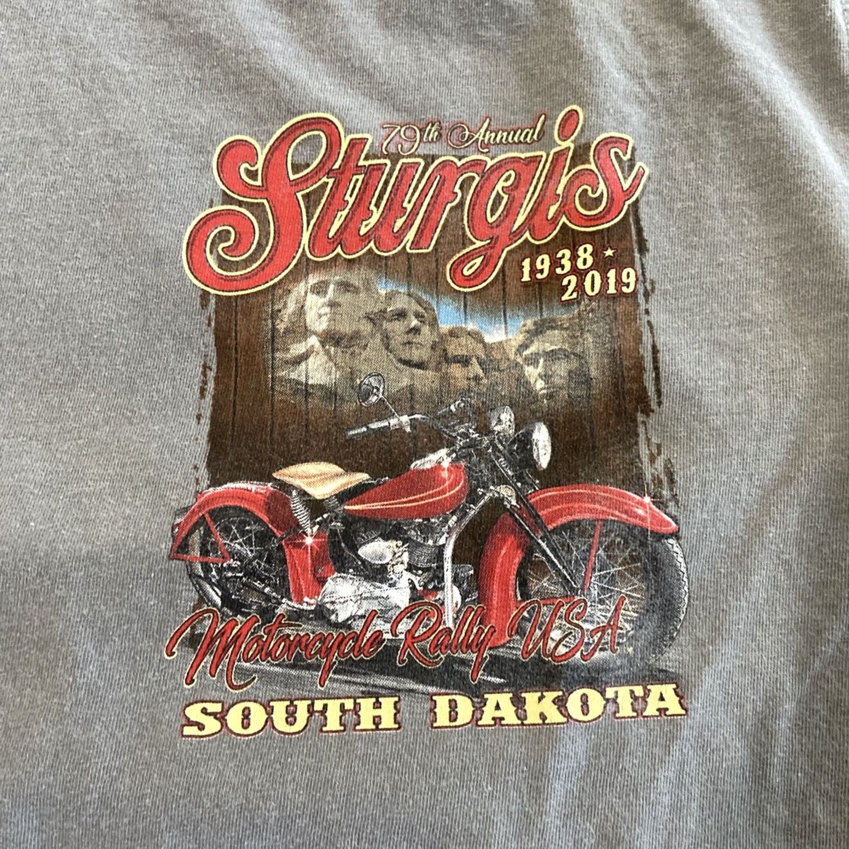Gildan Sturgis Motorcycle Rally Shirt Mens M Gray Short Sleeve 2019 Rushmore Shirt Mens M Gray Short Sleeve motorcycle Rushmore 2019 Mens M Gray Shirts Mens Size US M / EU 48-50 / 2 - 2 Thumbnail