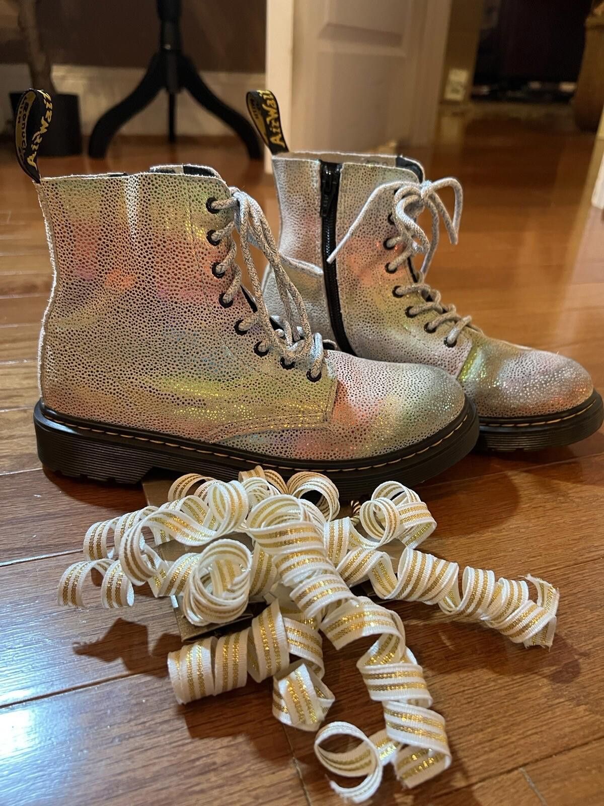 Dr. Martens Dr. Martens 1460 Pascal J Rainbow Iridescent Metallic W5 Size US 5 / IT 35 - 12 Thumbnail
