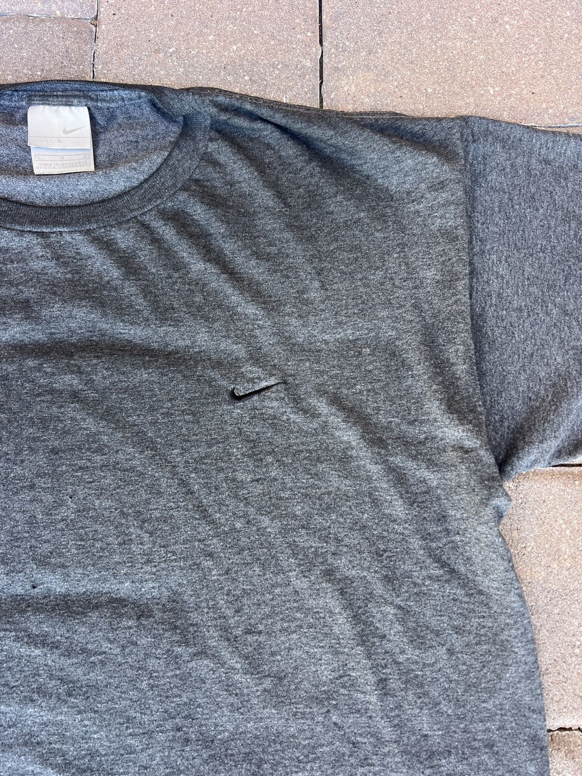 Nike Vintage Y2K Nike T-Shirt Size L Size US L / EU 52-54 / 3 - 2 Thumbnail