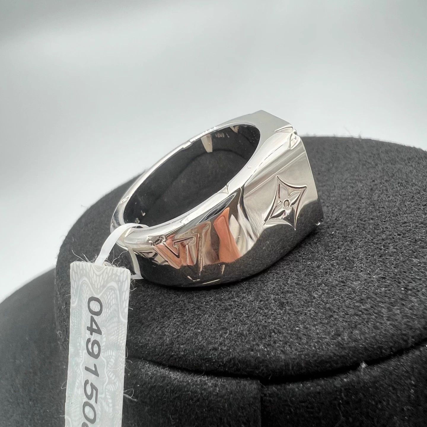 Louis Vuitton LV Silver Seal Ring Mint L Size ONE SIZE - 2 Thumbnail