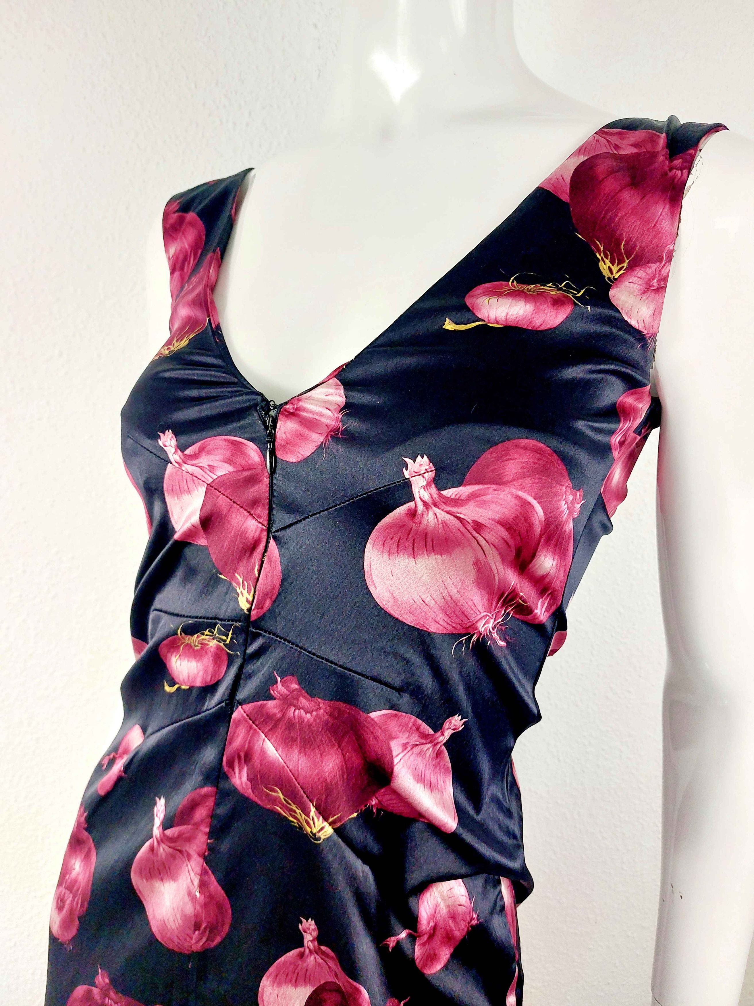 Dolce & Gabbana Runway Dolce & Gabbana Red Onions 1999 Kendall Jenner Dress Size XS / US 0-2 / IT 36-38 - 6 Thumbnail