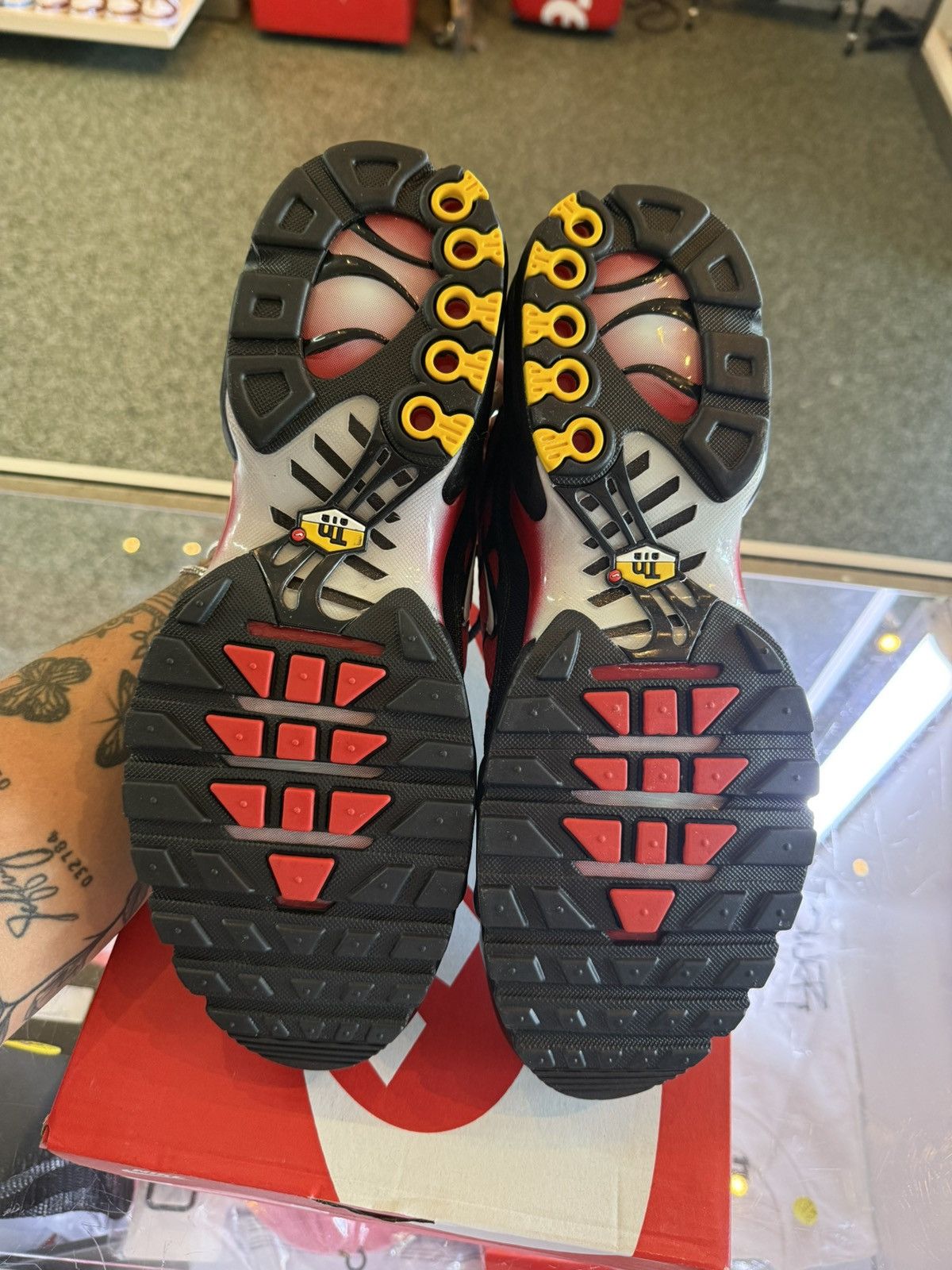 Nike Nike air max plus Size US 10 / EU 43 - 3 Thumbnail