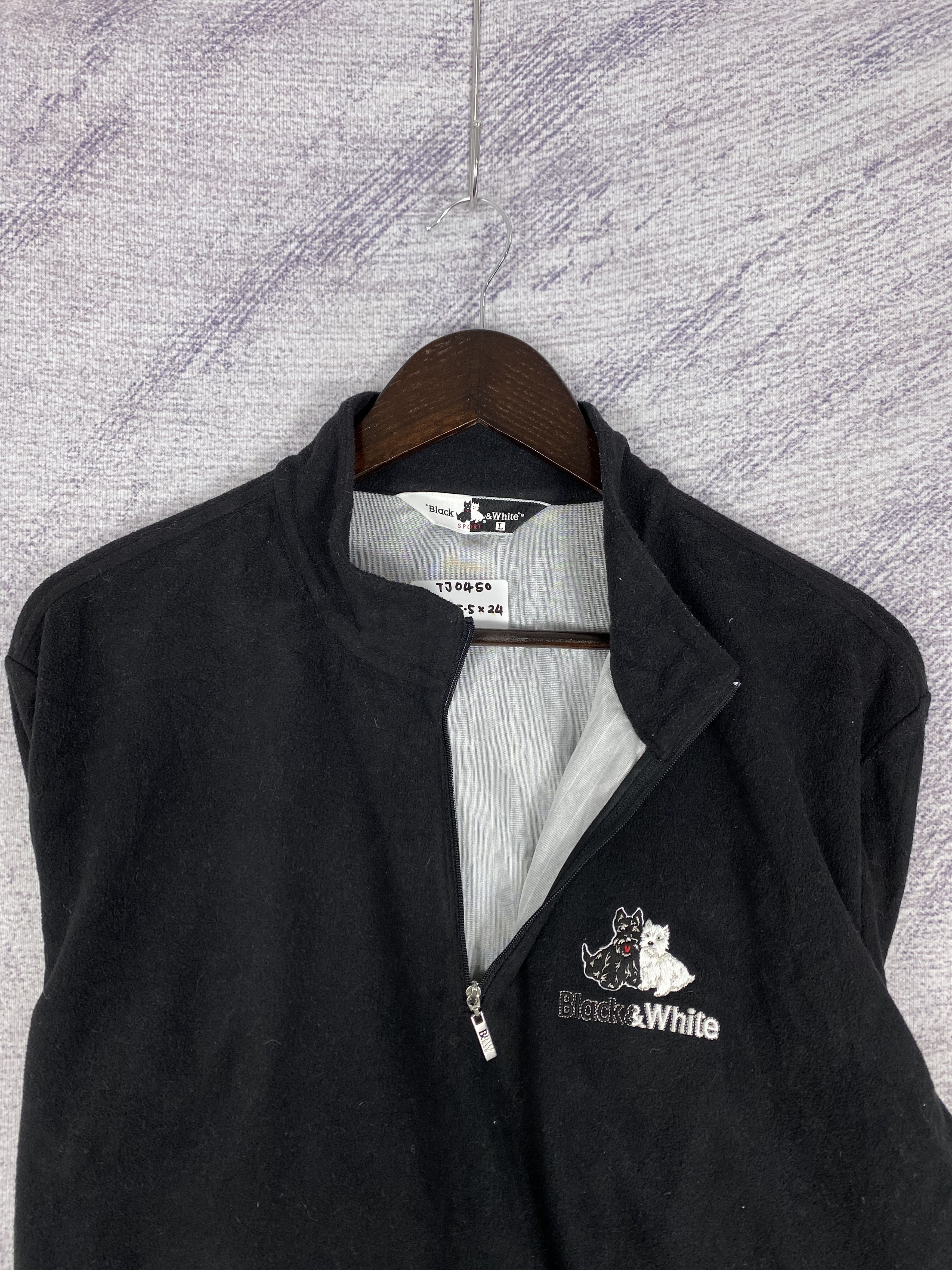Japanese Brand Vintage Black & White Half Zipper Sweatshirts Size US L / EU 52-54 / 3 - 7 Thumbnail