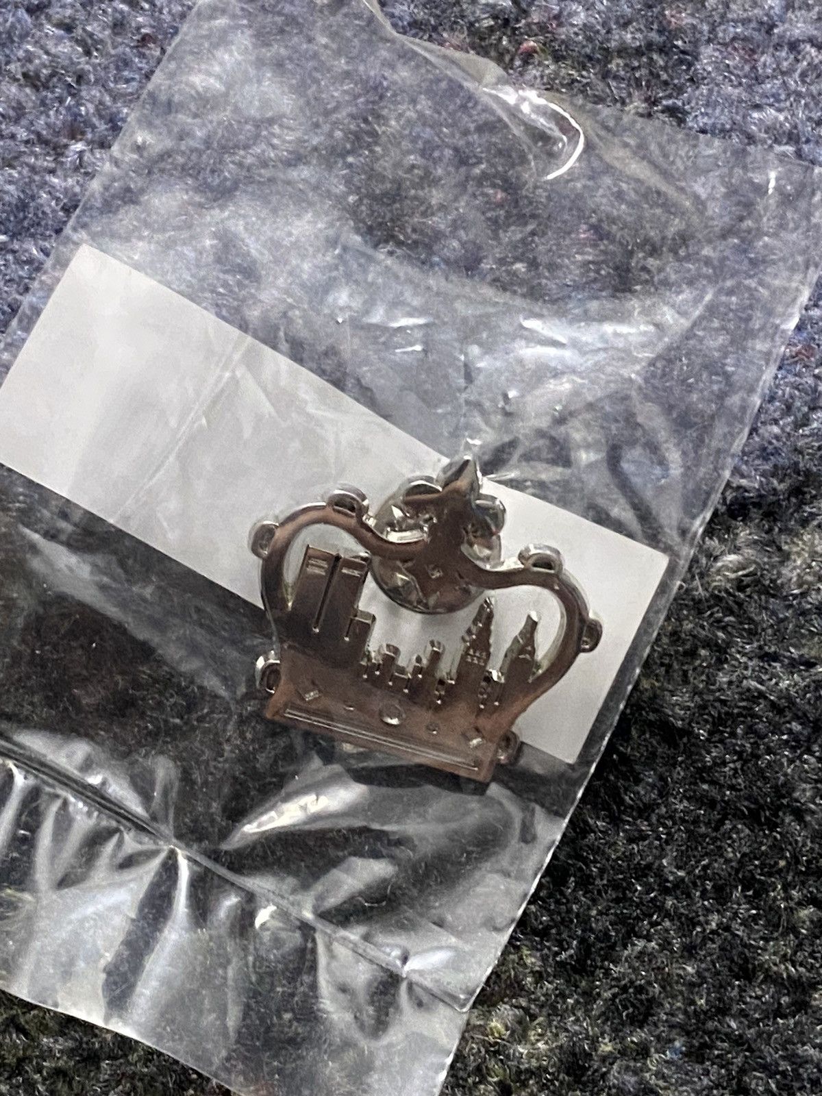 Supreme Supreme King of New York Pin Size ONE SIZE - 1 Thumbnail