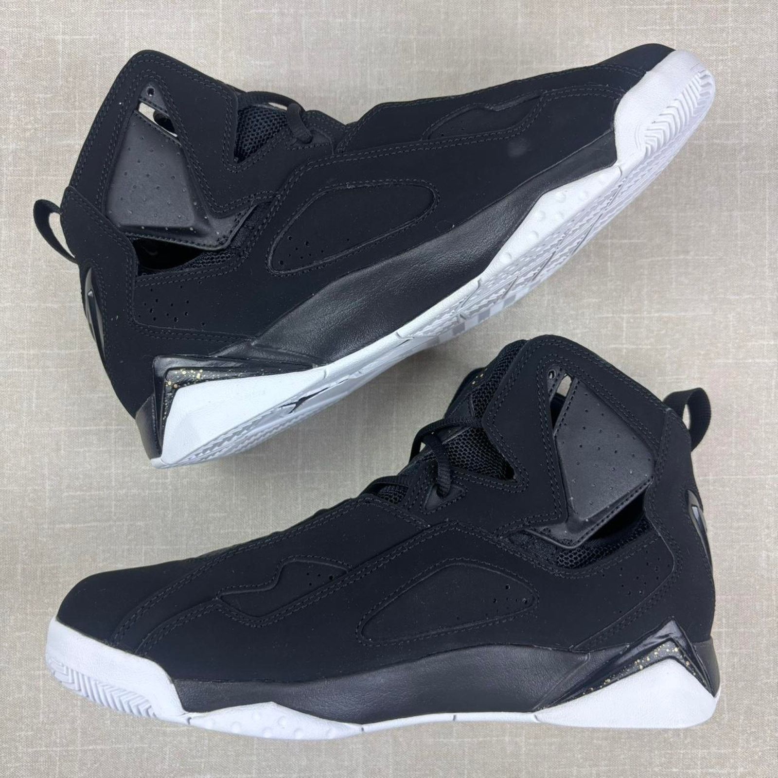 Jordan Brand 🏴‍☠️ 2016 Jordan True Flight “Black” 10.5M Size US 10.5 / EU 43-44 - 4 Thumbnail