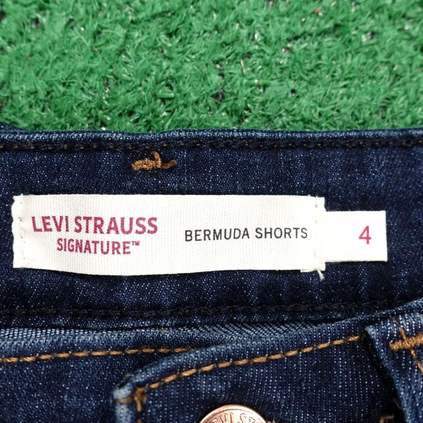 Vintage Levi Strauss Signature Bermuda Shorts Womens Size 4 Blue Denim 28 Waist 9 Inseam Size 27" / US 4 / IT 40 - 5 Thumbnail