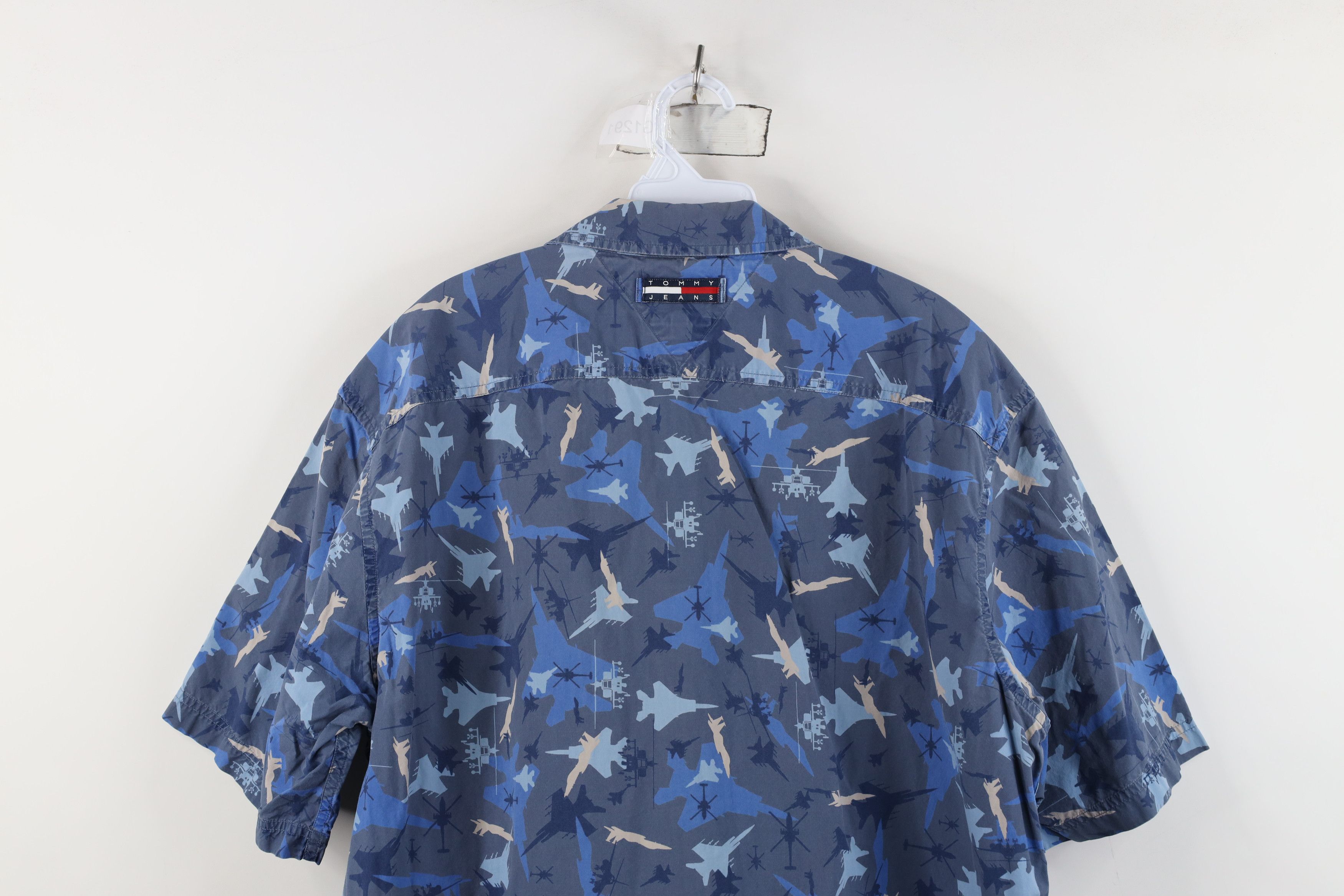 Tommy Hilfiger Vintage 90s Tommy Hilfiger Plane All Over Print Button Shirt Size US L / EU 52-54 / 3 - 12 Thumbnail