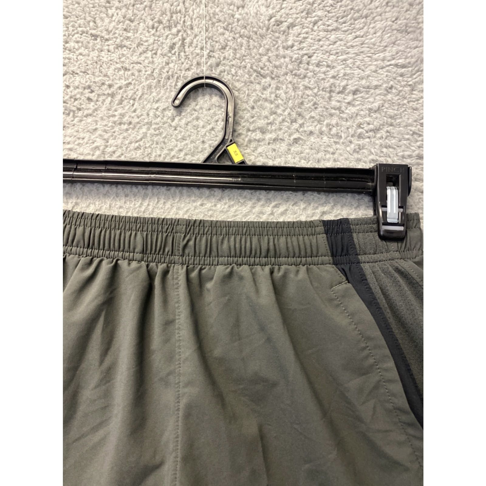 Under Armour Under Armour Shorts Mens medium green Athletic Training Gym Lightweight /96-5 Size US 31 - 3 Thumbnail