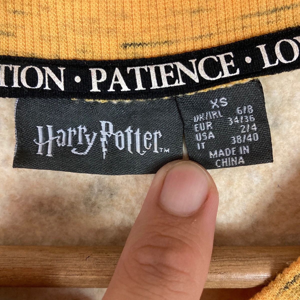 Vintage Vintage Harry Potter Hufflepuff Merchandise Pullover Jumper Size US XS / EU 42 / 0 - 7 Thumbnail