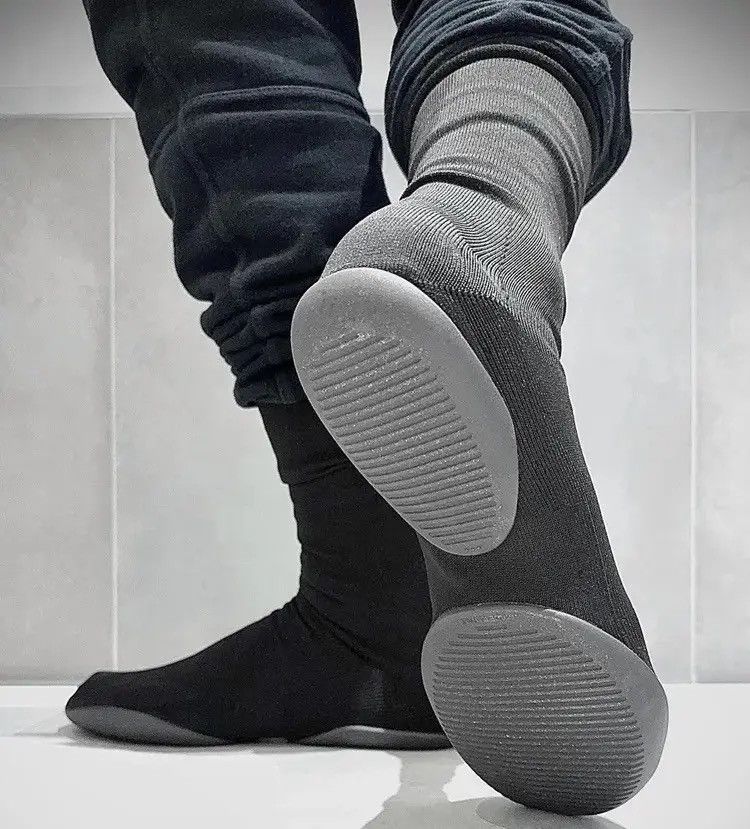 Yeezy YZY Pods Size 3 Size US 11 / EU 44 - 6 Thumbnail