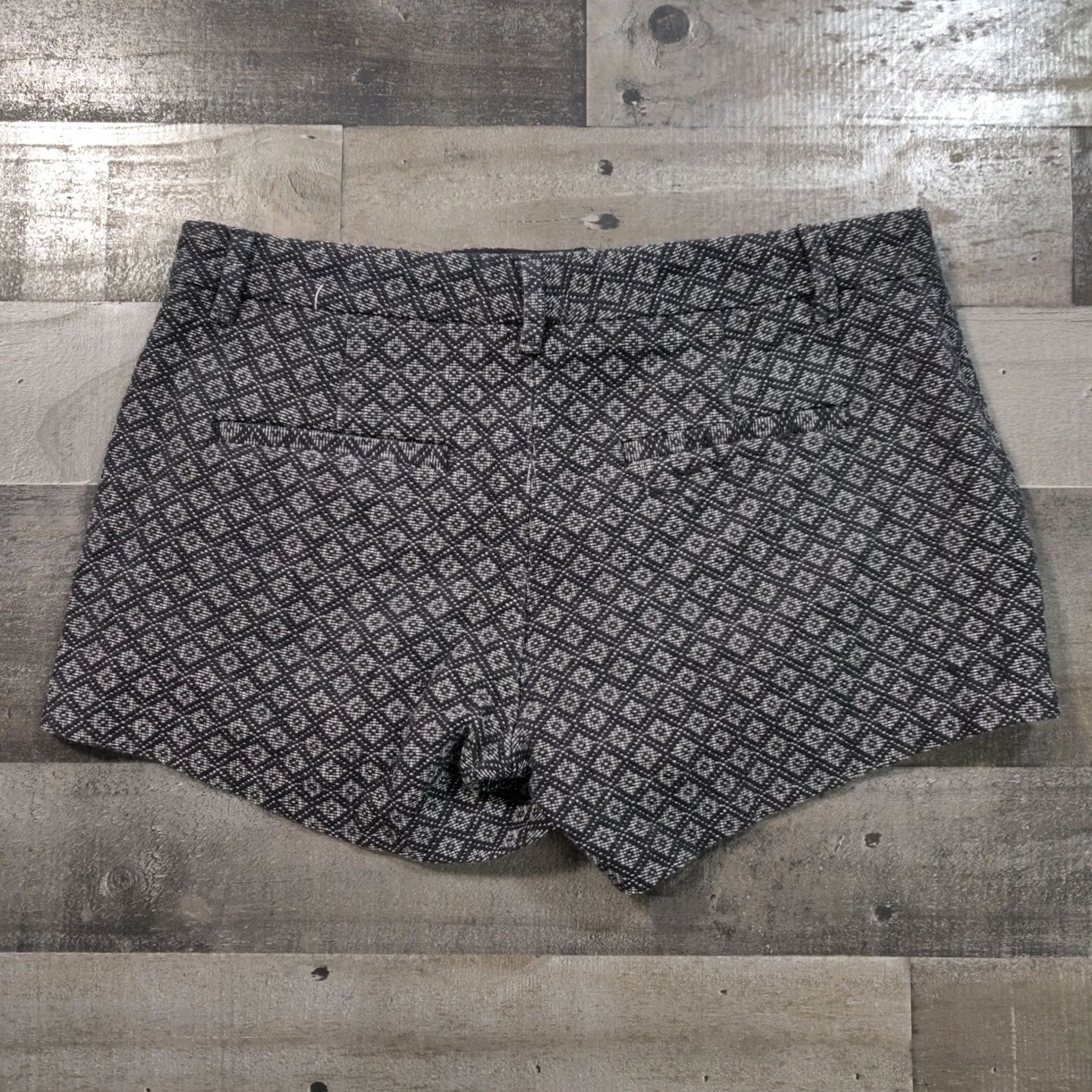Banana Republic Banana Republic Shorts Womens Black Hot Pants Mid-Rise Diamond Pattern Casual Size 0 Size 28" / US 6 / IT 42 - 2 Thumbnail