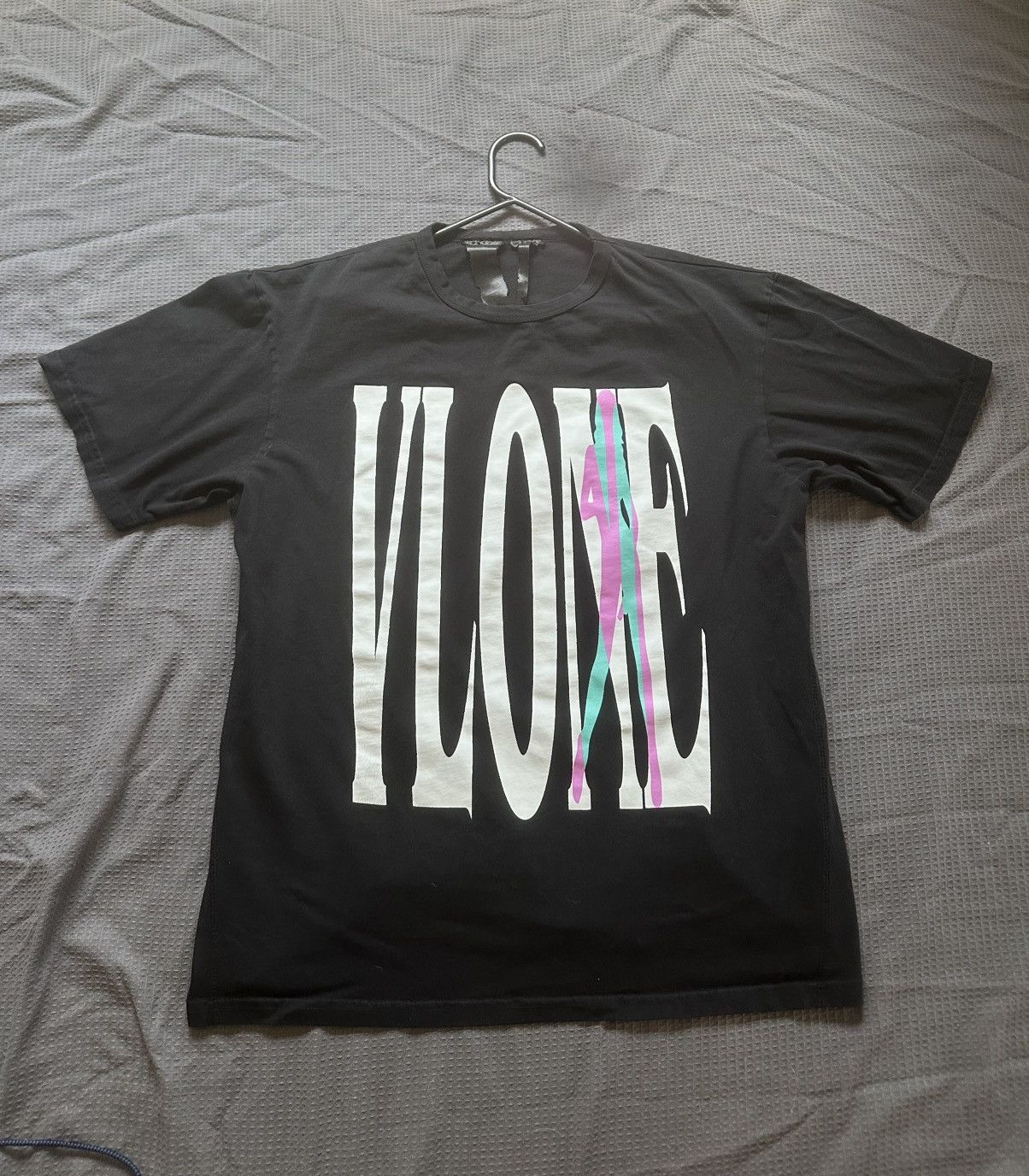 Vlone Vlone Vice City T-shirt Size US XL / EU 56 / 4 - 1 Thumbnail