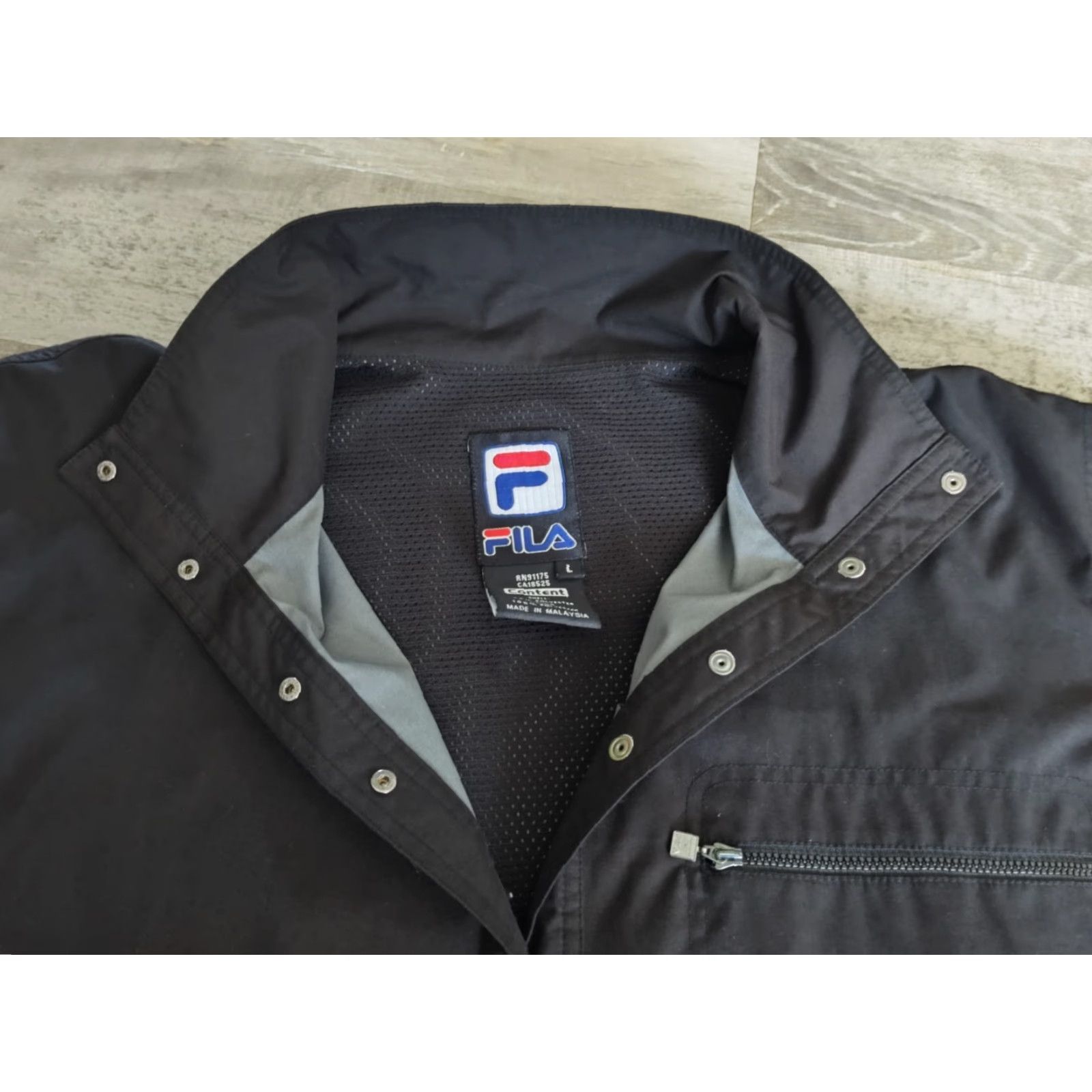 Fila Vintage FILA Long Sleeve Snap Button Up Performance Shirt Black Size L Size US L / EU 52-54 / 3 - 4 Thumbnail