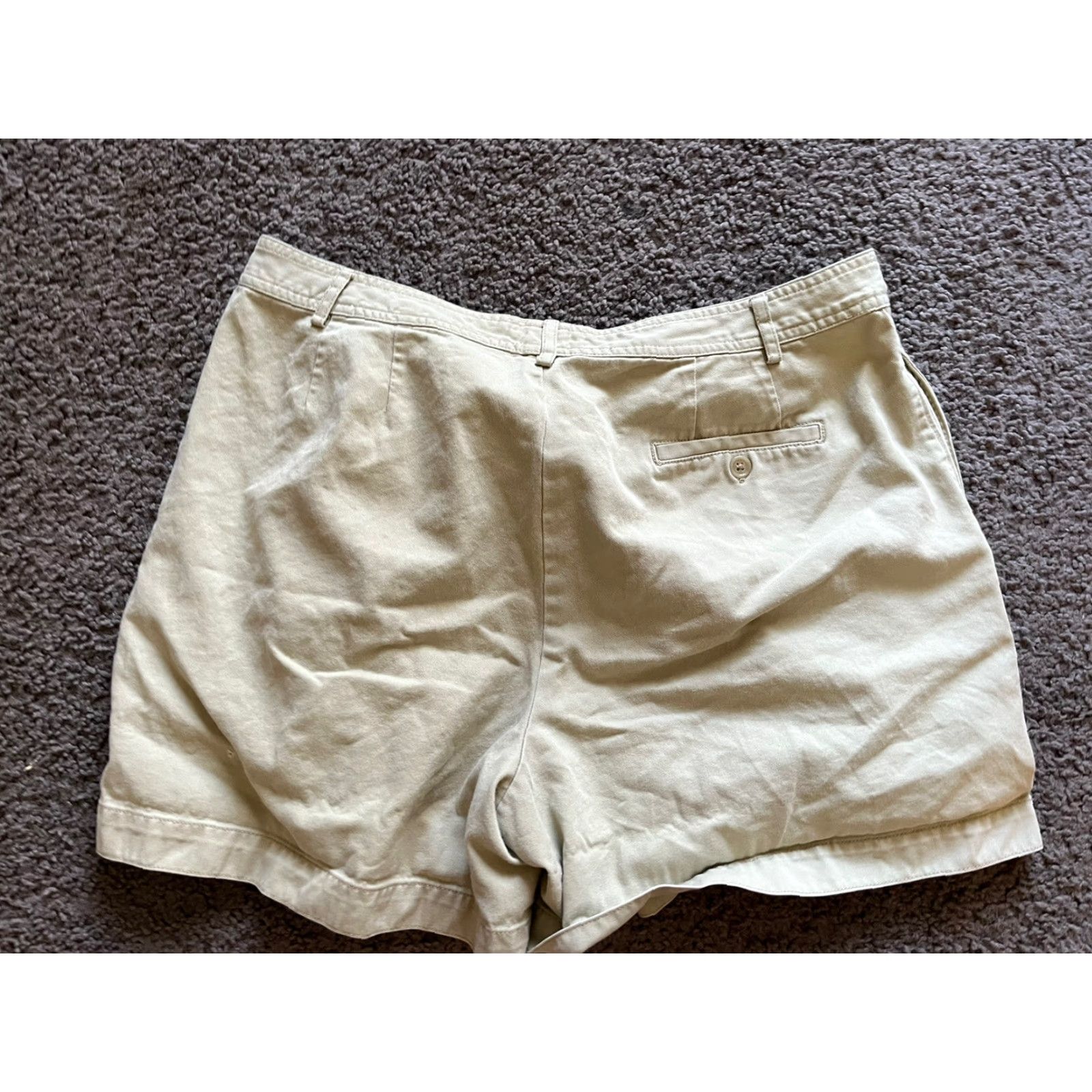 Gap VINTAGE Gap Retro Bermuda Shorts Womens Size 18 Beige Chino Bermuda Shorts Regular Rise Multi-Season Womens Size 40" / US 18 - 2 Thumbnail