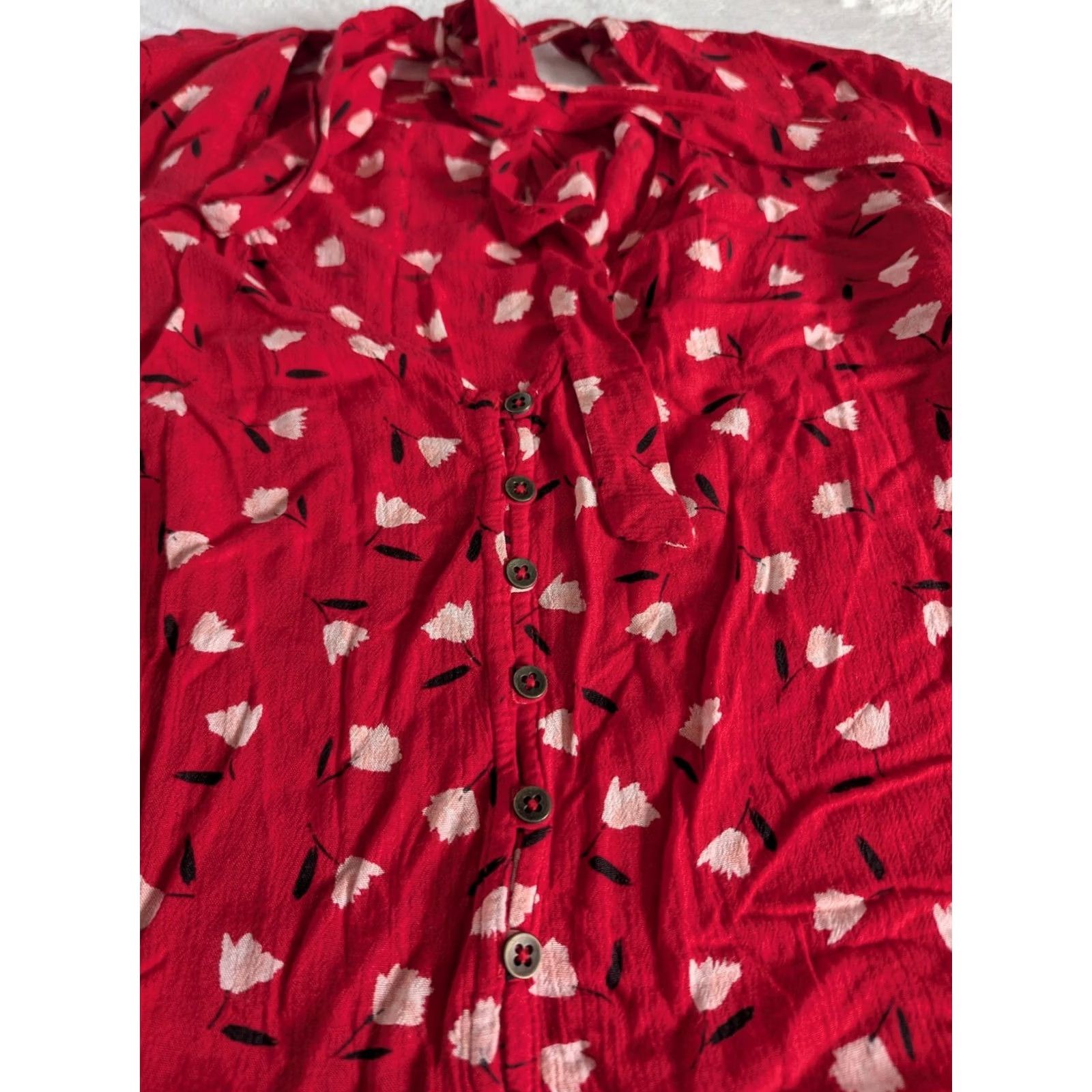 Billabong Billabong Red & White Mini Floral Bell Sleeve Blouse Med Button Up Tie Neck Size M / US 6-8 / IT 42-44 - 3 Thumbnail