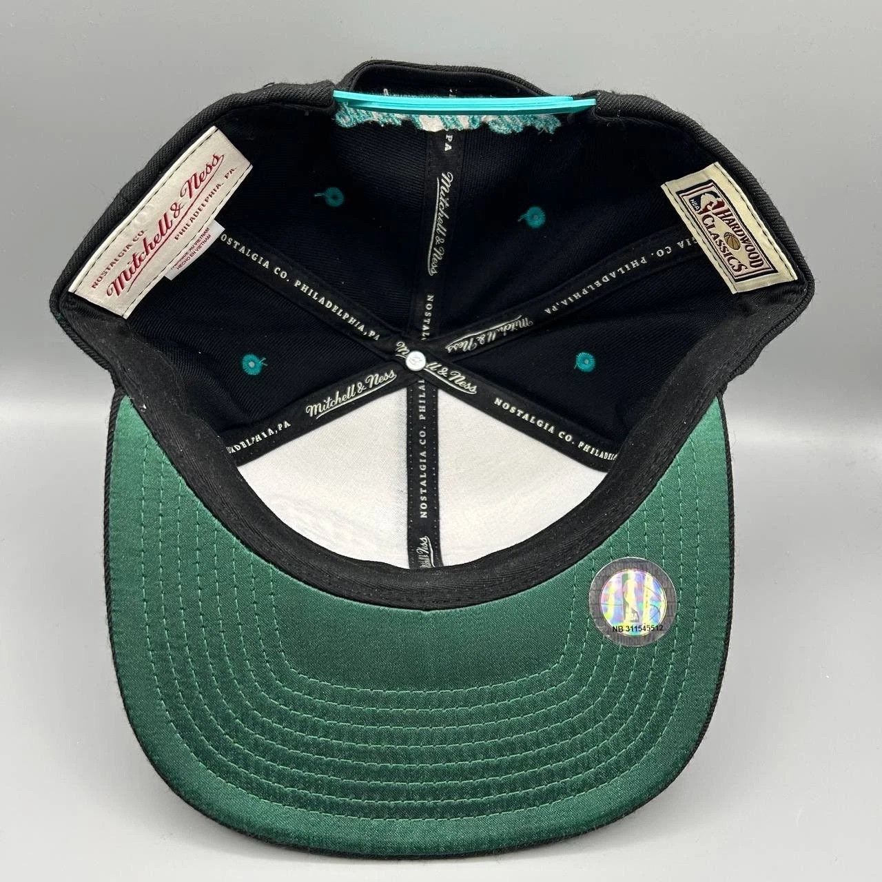 Mitchell & Ness Vancouver Grizzlies Hat Men Snap Back Cap Hardwood Classics Size ONE SIZE - 2 Thumbnail