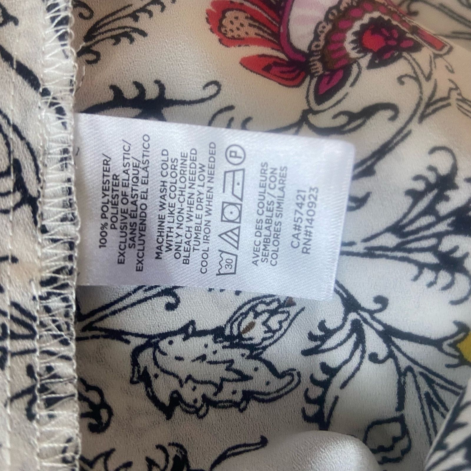 Ann Taylor LOFT Women’s Tapestry Smocked Ruffle Blouse Size Medium Size M / US 6-8 / IT 42-44 - 9 Thumbnail