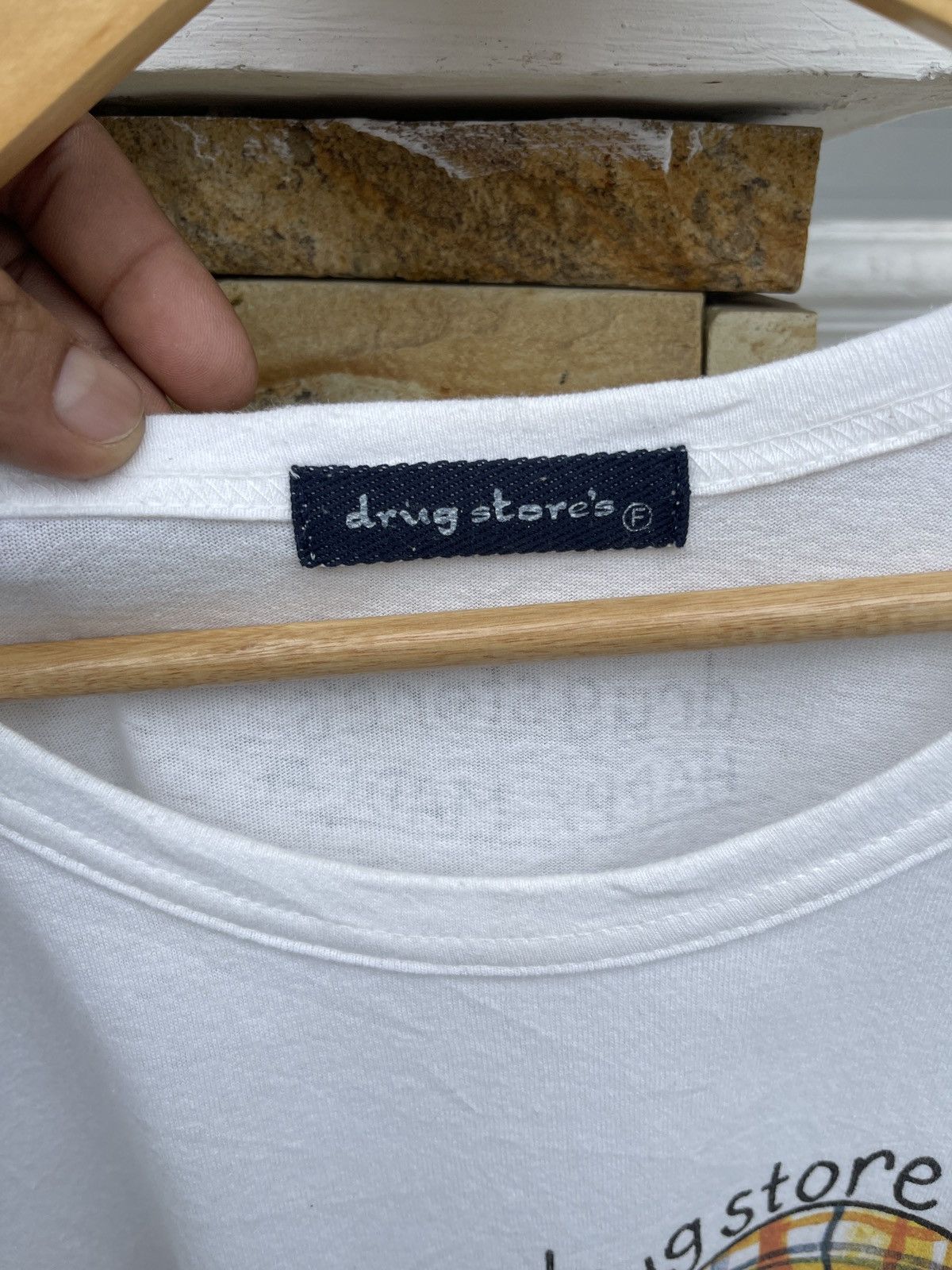Vintage Last Drop🔥Rare🔥Vintage Drug Store’s Big Pig Logo T sHirt Size US L / EU 52-54 / 3 - 5 Thumbnail