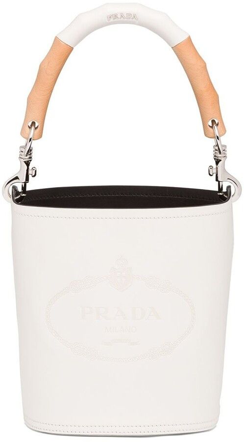 o1srvl11e0624 Size: OS / Bucket Bag in White