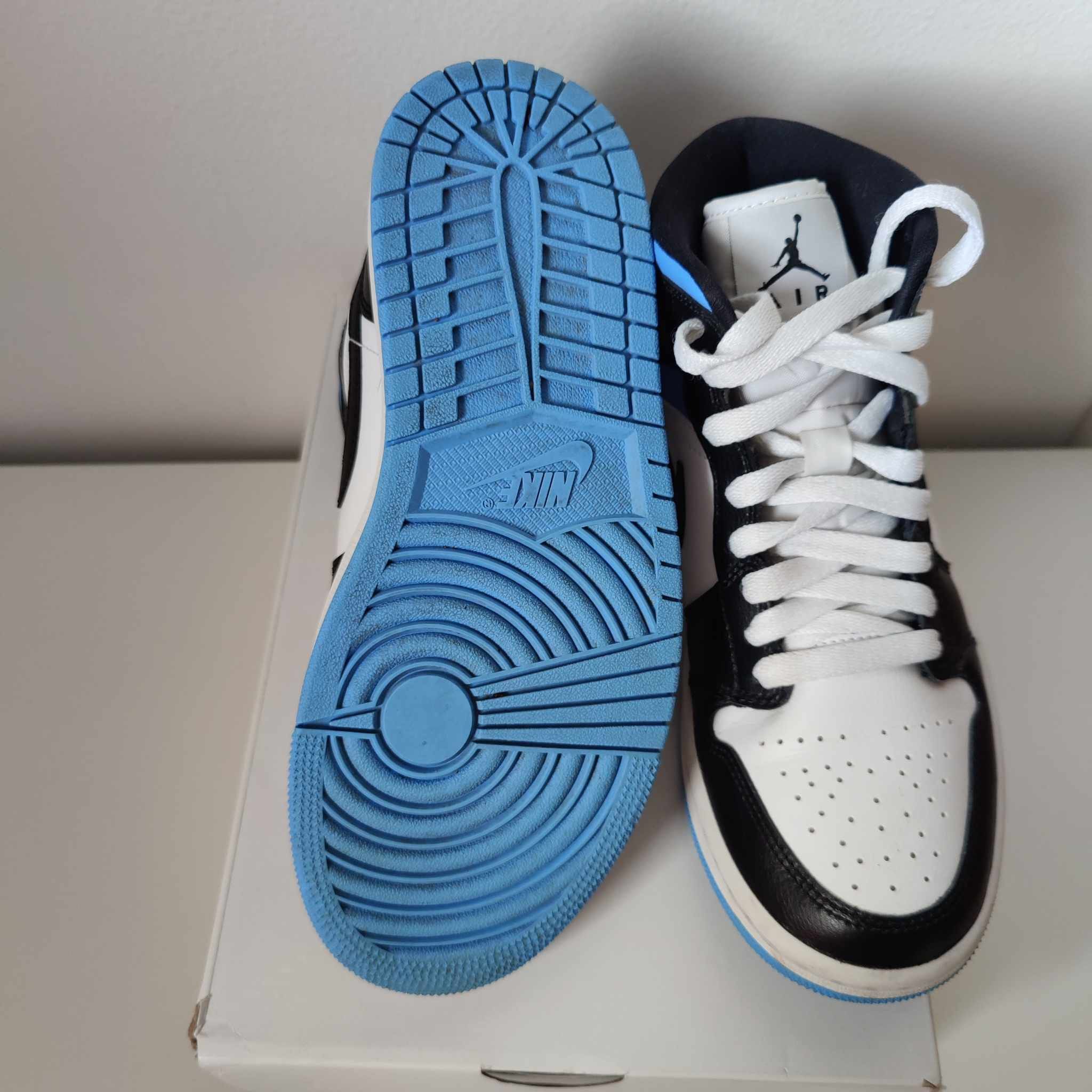 Jordan Brand Wmns Air Jordan 1 Mid University Blue - Size 7.5 Size US 7.5 / IT 37.5 - 14 Thumbnail