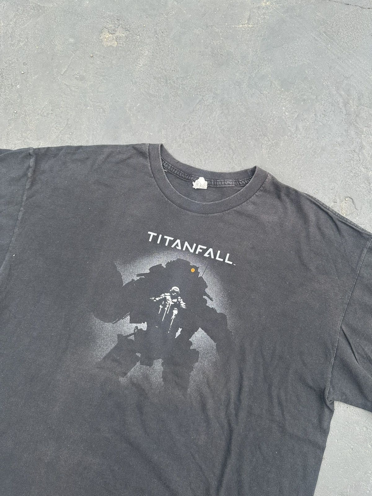 The Game Sunfaded Y2K Titanfall Video Game Promo Tee Size US XXL / EU 58 / 5 - 2 Thumbnail