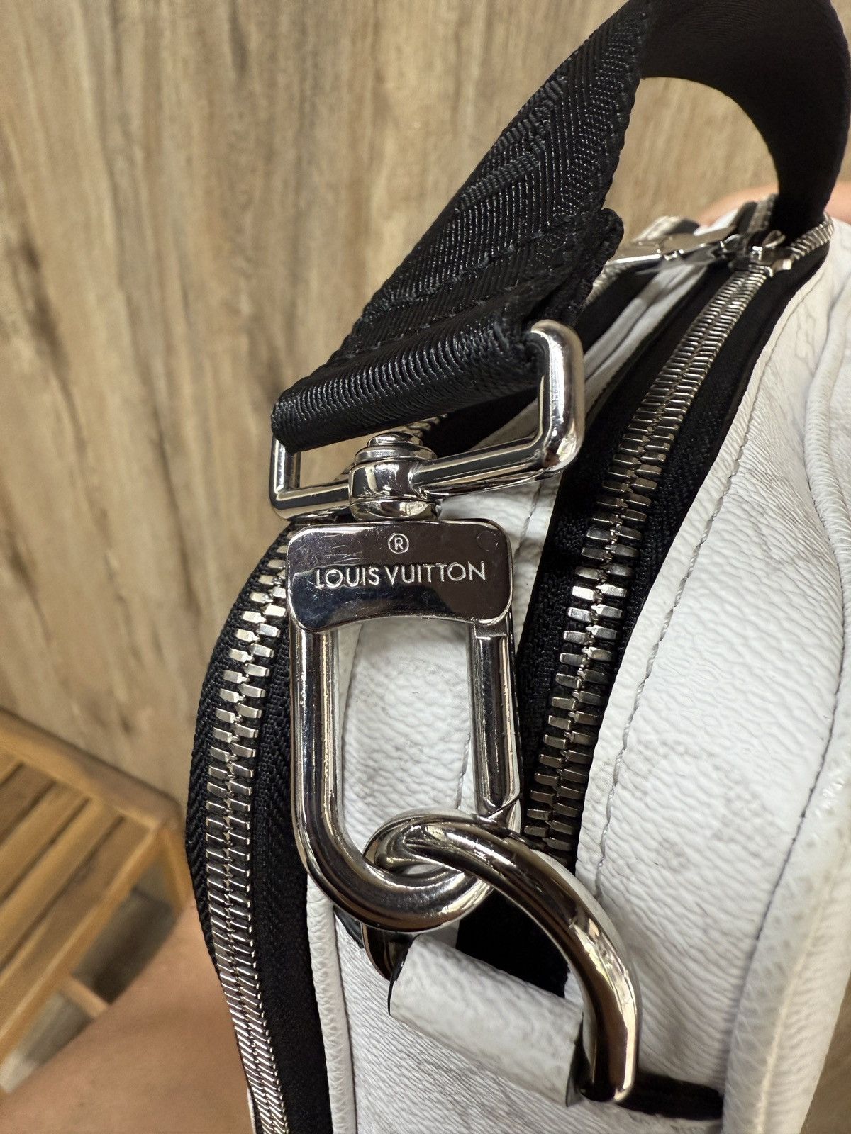 Louis Vuitton Louis Vuitton White Monogram Shoulder Bag Size ONE SIZE - 10 Thumbnail