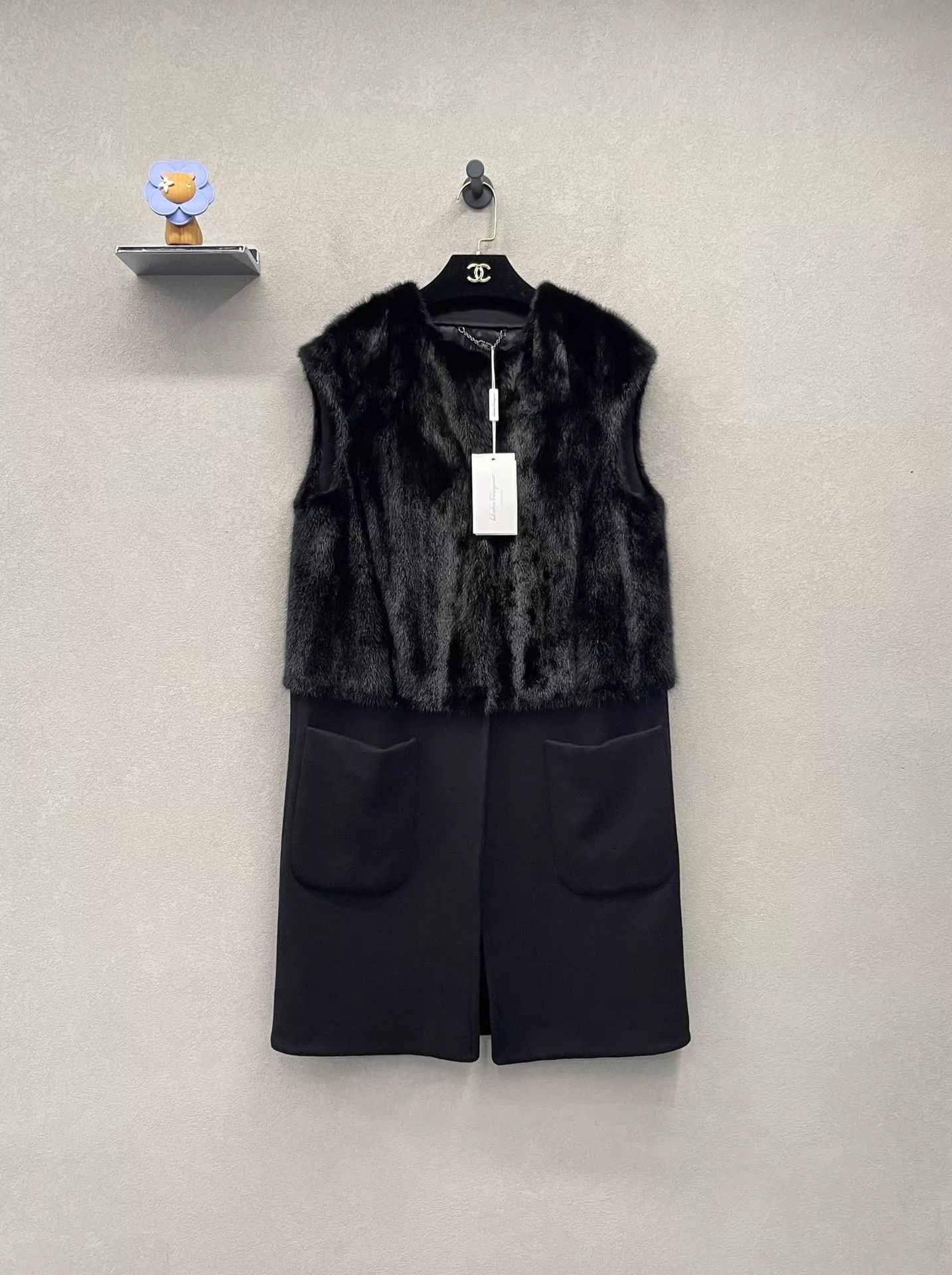 Salvatore Ferragamo Ferragamo leather trim sleeveless jacket Size XS / US 0-2 / IT 36-38 - 1 Thumbnail