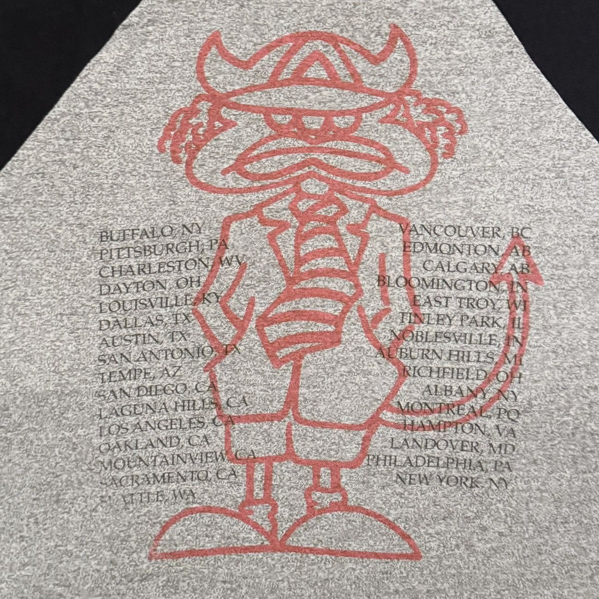 Vintage Vintage 1990 AC/DC The Razors Edge Raglan Band Tour Tee Size US L / EU 52-54 / 3 - 8 Thumbnail