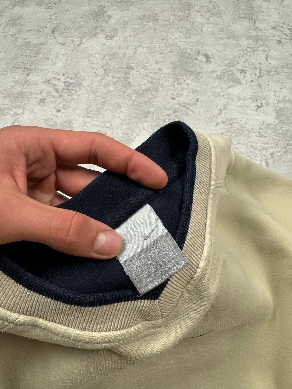 Nike Vintage Nike Y2K Sweatshirt Center Logo Size US S / EU 44-46 / 1 - 9 Thumbnail