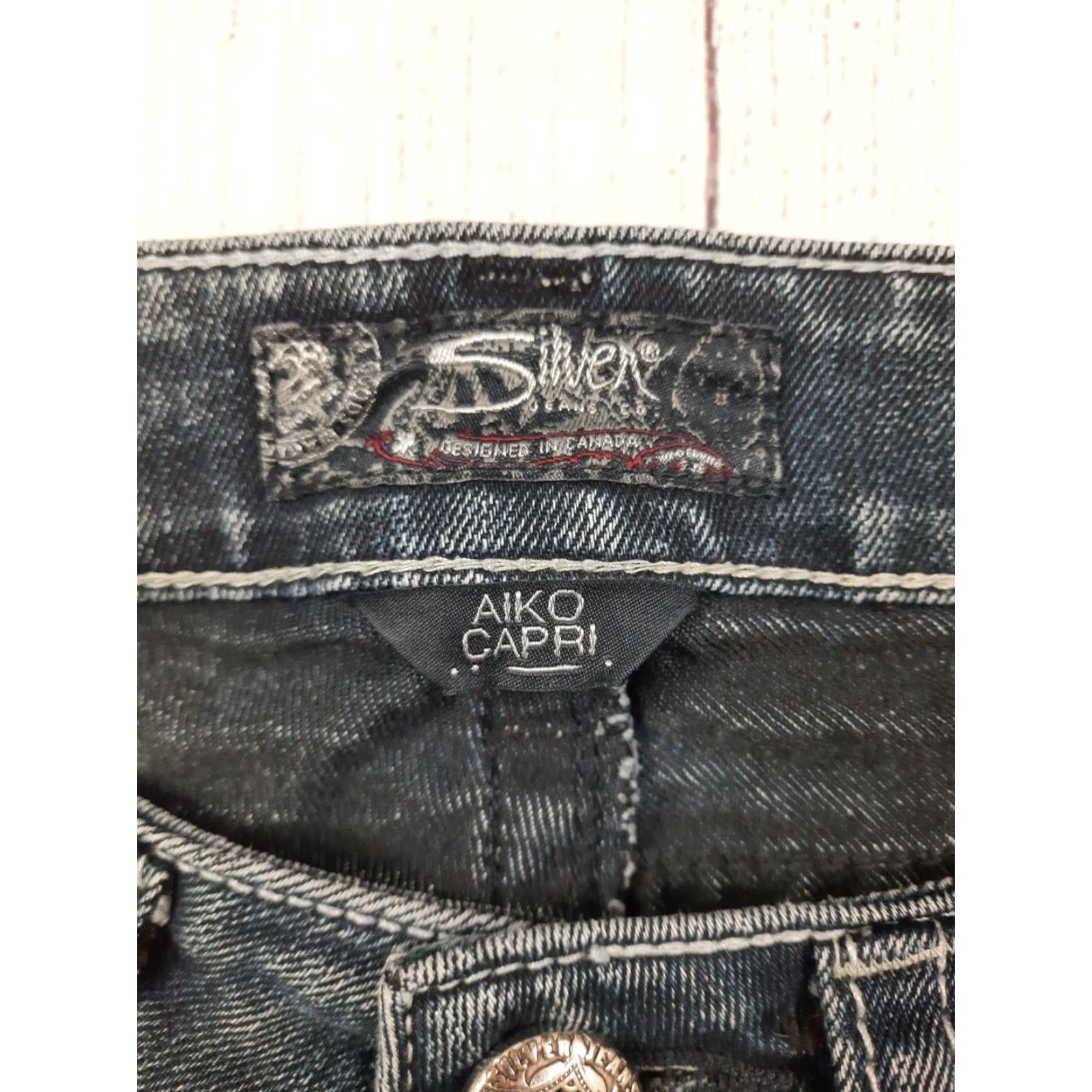 Silver Jeans Co. Silver Jeans Aiko Capris Womens Dark Wash Denim Crop Pants 28 Size 28 Inseam 22 Low Rise Capri Jeans Womens Size 28" / US 6 / IT 42 - 3 Thumbnail