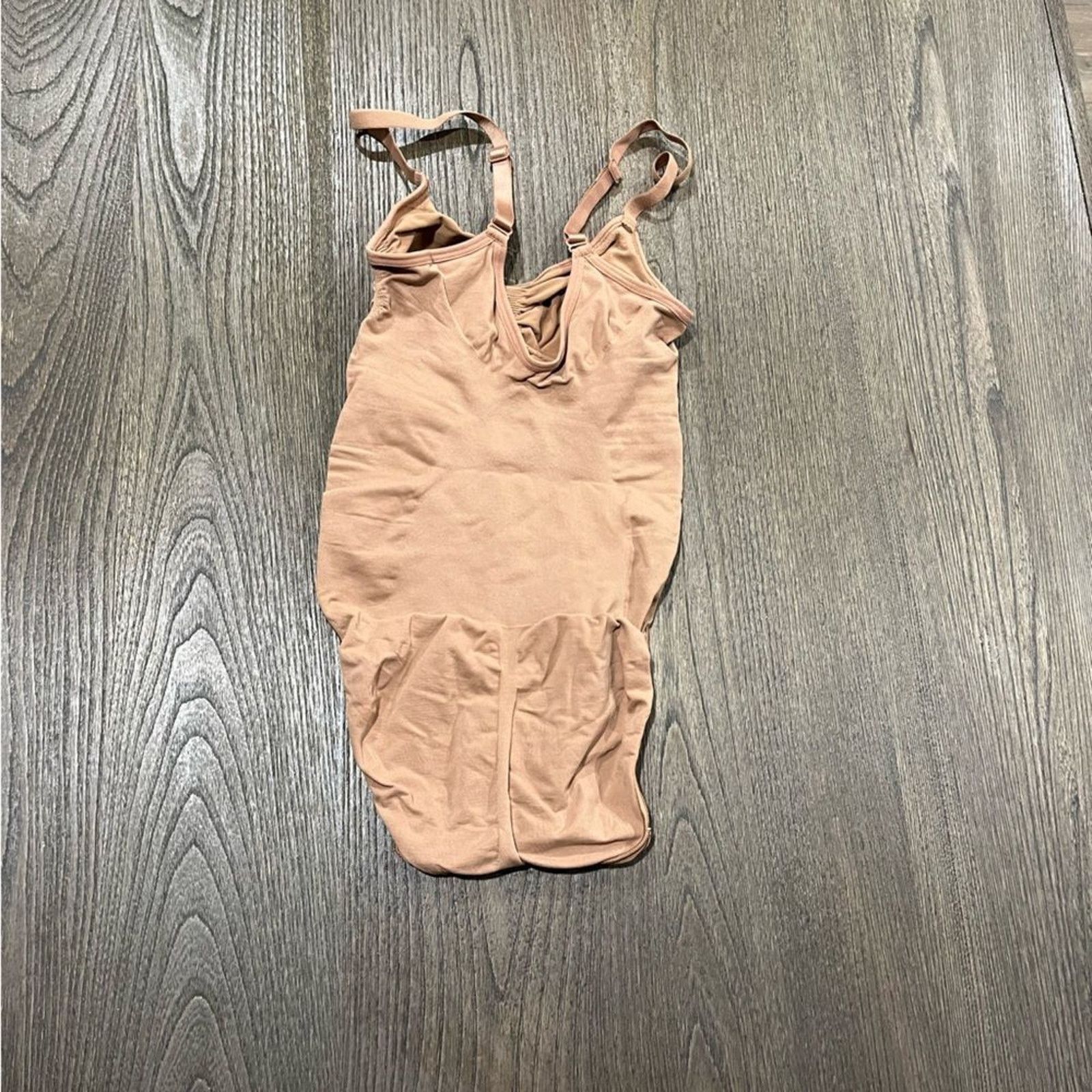 SKIMS NWOT Skims Sculpting Bodysuit - Size S/M Size S / US 4 / IT 40 - 2 Thumbnail