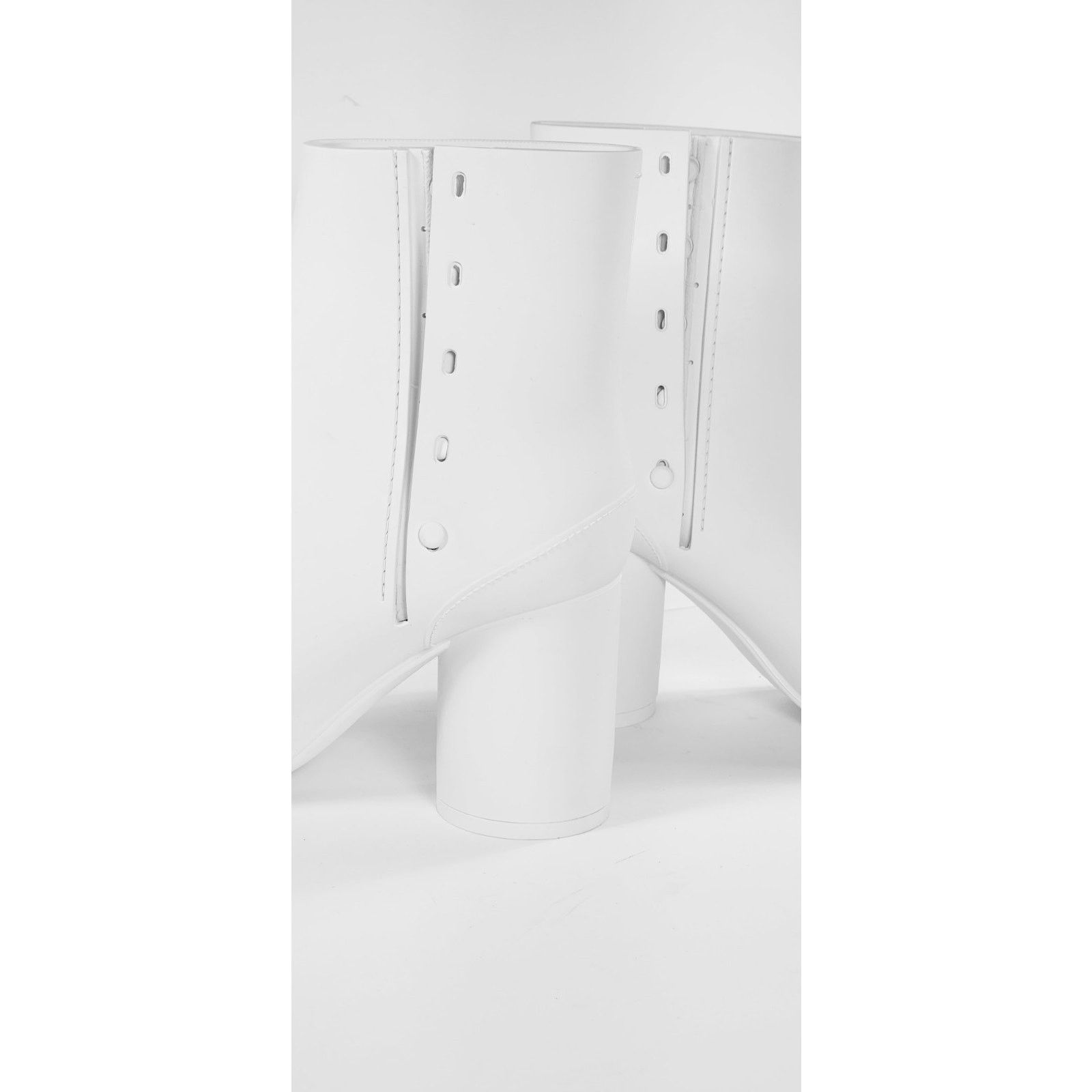 Maison Margiela MAISON MARGIELA Ankle Boots US7 EU37 White Tabi Toe. Size US 7 / IT 37 - 5 Thumbnail