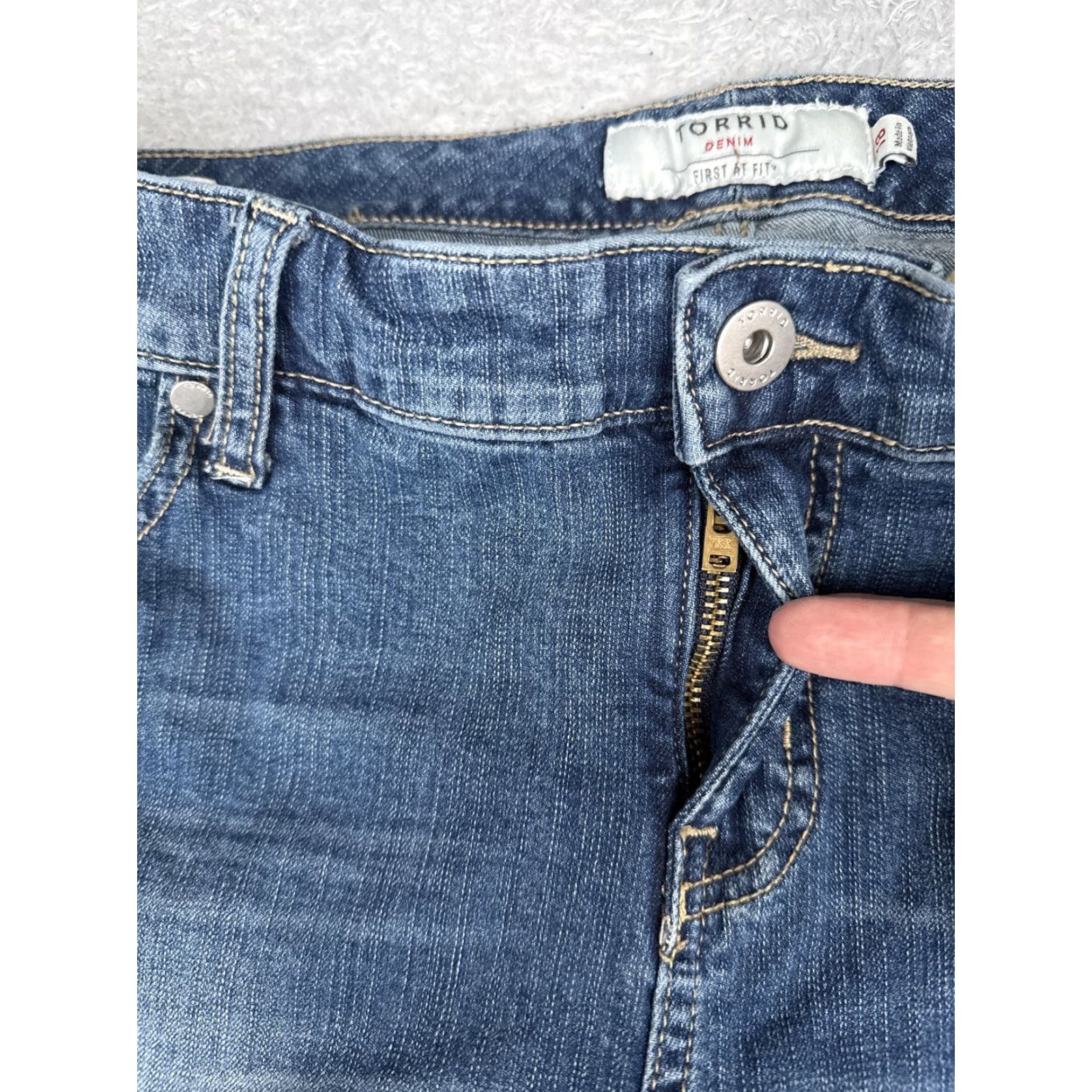 Torrid Torrid Jeans Womens 18 Plus Skinny Crop Blue Medium Wash 38x22 Denim Stretch 5-Pocket City Size 40" / US 18 - 5 Thumbnail
