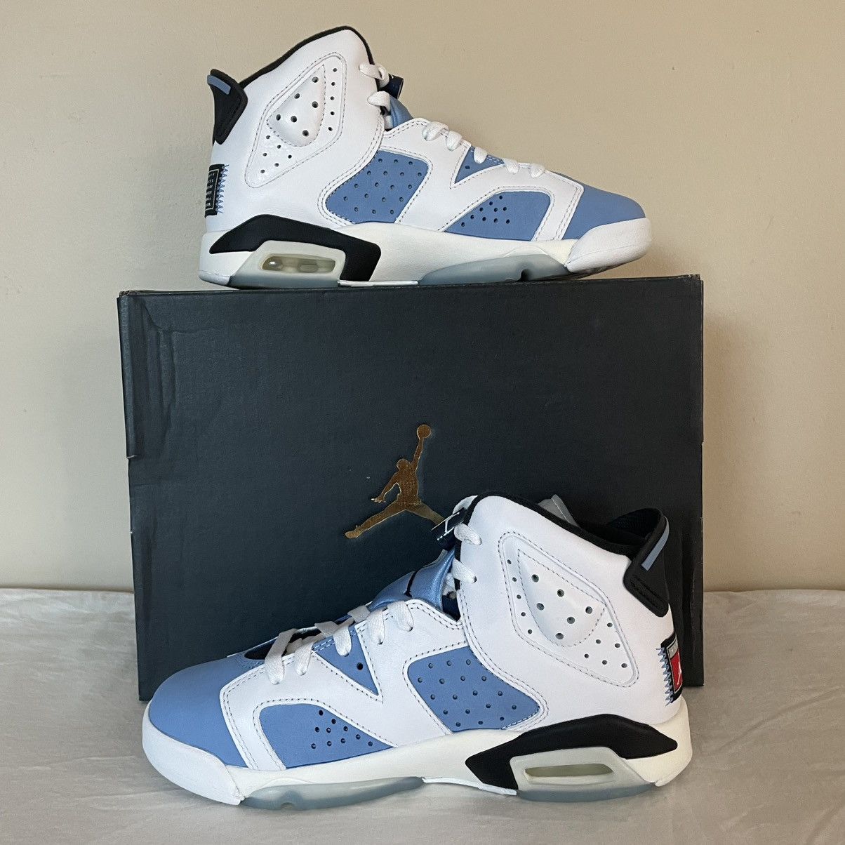 Jordan Brand × Nike Nike Air Jordan 6 Retro UNC Mens US Size 5.5 384665-410 Size US 5.5 / EU 38 - 2 Thumbnail