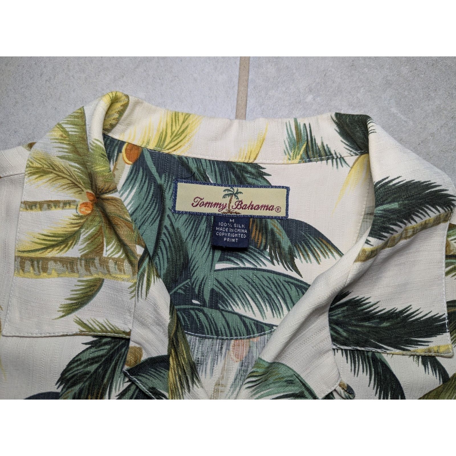 Tommy Bahama Tommy Bahama Men's Medium Short Sleeve Shirt Tropical Silk Size US M / EU 48-50 / 2 - 4 Thumbnail