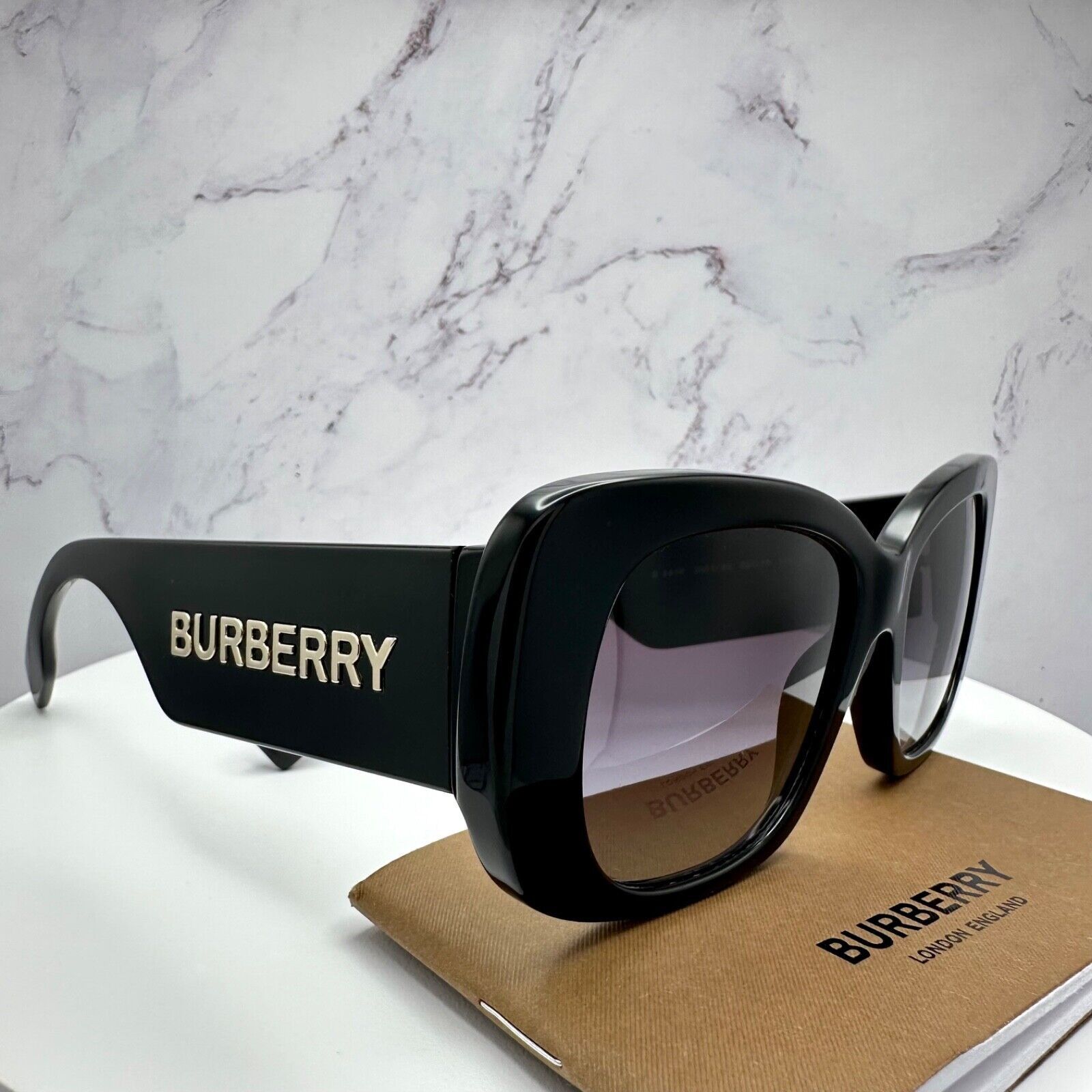 Burberry Burberry Sunglasses Black Acetate Gold Metal Logo Oversized Size ONE SIZE - 17 Thumbnail