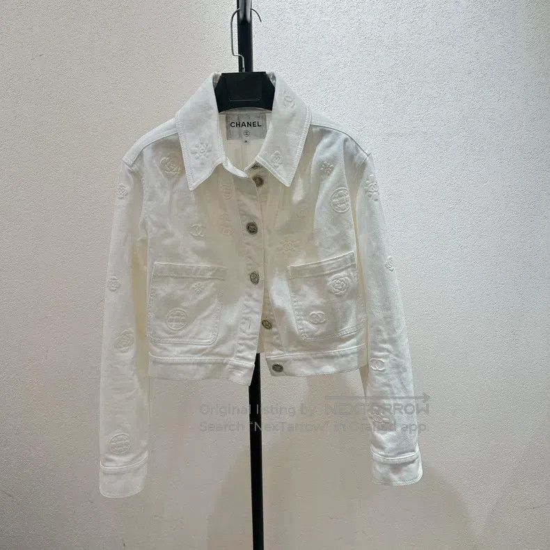 Chanel Chanel White camelia relief denim jacket Size XS / US 0-2 / IT 36-38 - 1 Thumbnail