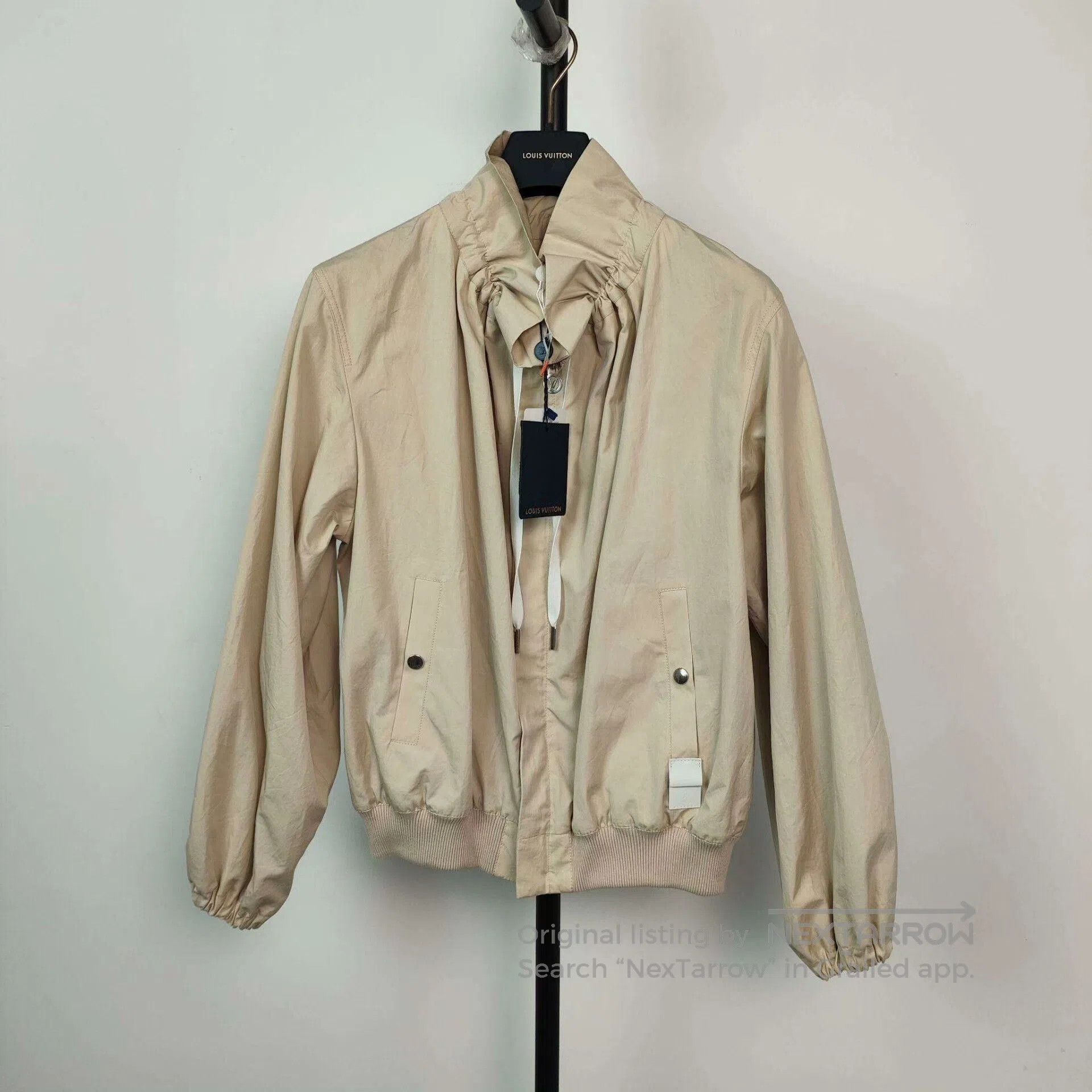 Louis Vuitton Louis Vuitton Beige Ruffled Collar Coat. Size XS / US 0-2 / IT 36-38 - 1 Thumbnail