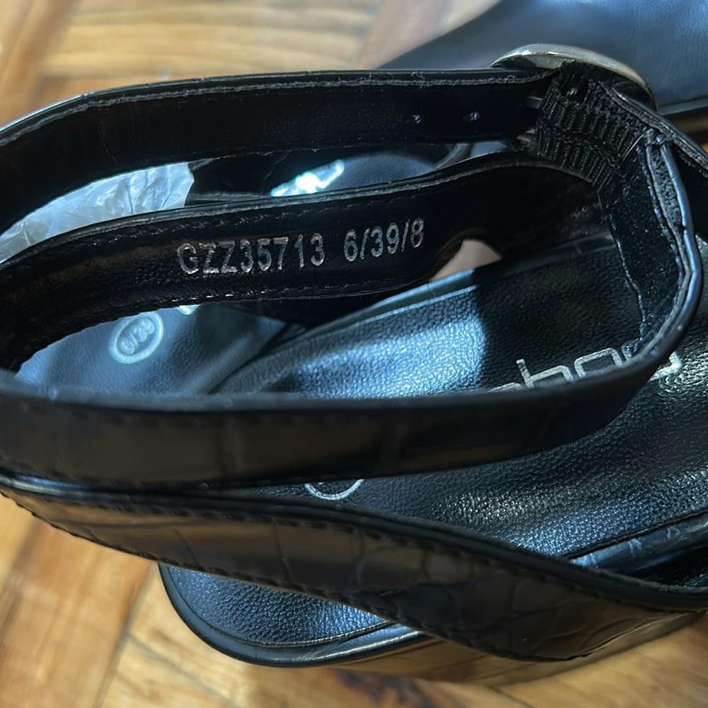 Designer Brand new Black Croc-Embossed Block Heel Sandals Size US 8 / IT 38 - 6 Thumbnail