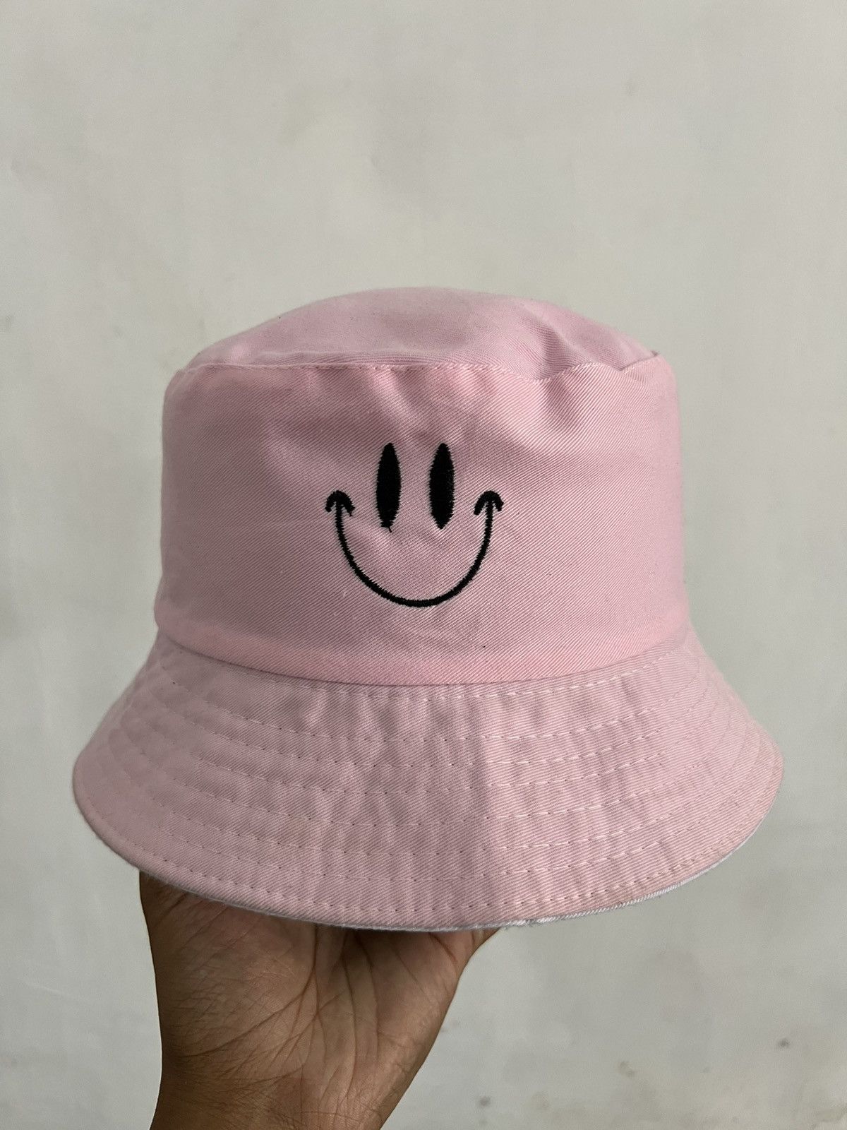 Japanese Brand Smiley Reversible Bucket Hat Size ONE SIZE - 1 Thumbnail