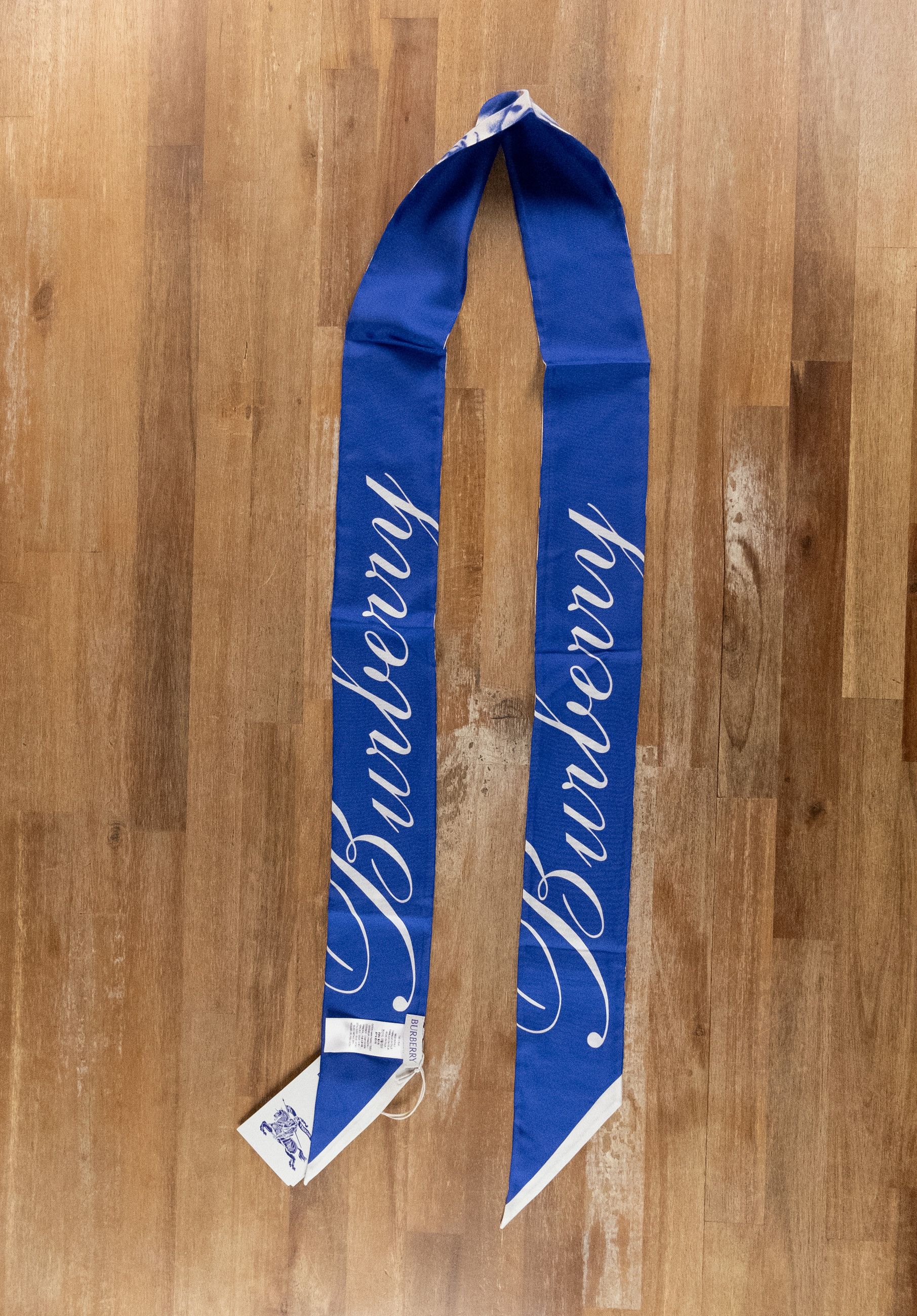 Burberry BURBERRY blue white rose logo print reversible silk scarf Size ONE SIZE - 5 Thumbnail