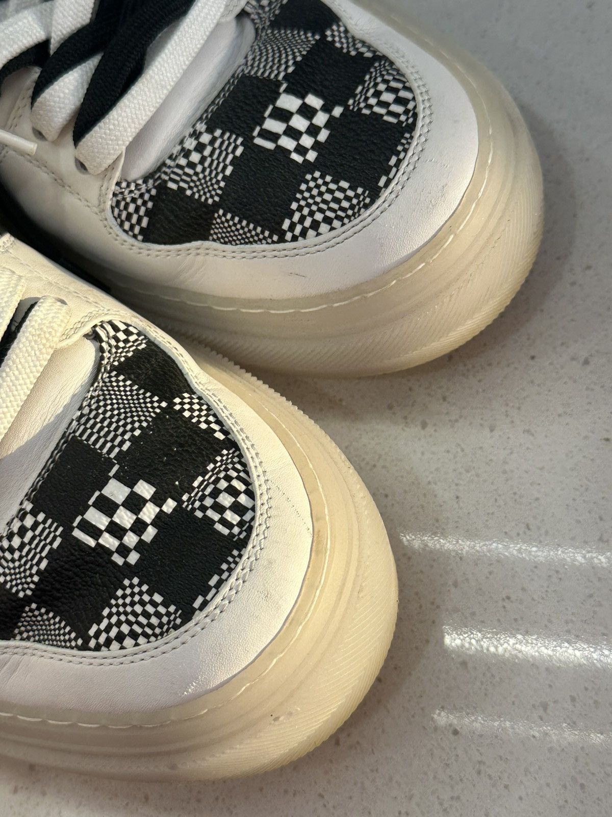 Louis Vuitton Louis Vuitton Ollie Sneaker (LV 7, fits like US8-9) Size US 9 / EU 42 - 11 Thumbnail
