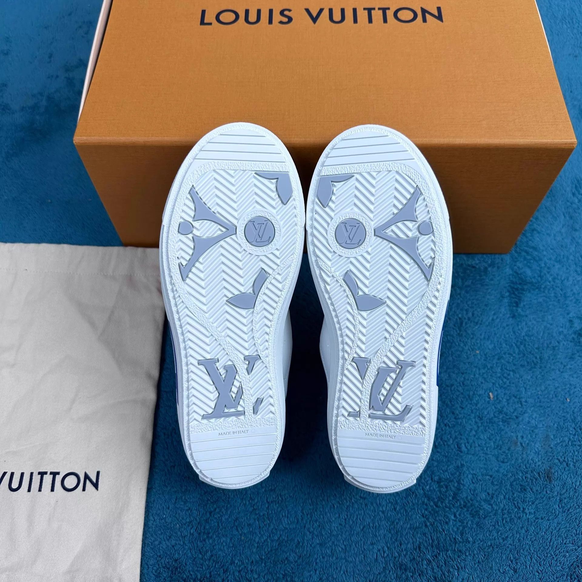 Louis Vuitton LV Charlie Low Top Sneaker White Blue 35.5 Size US 5 / IT 35 - 5 Thumbnail